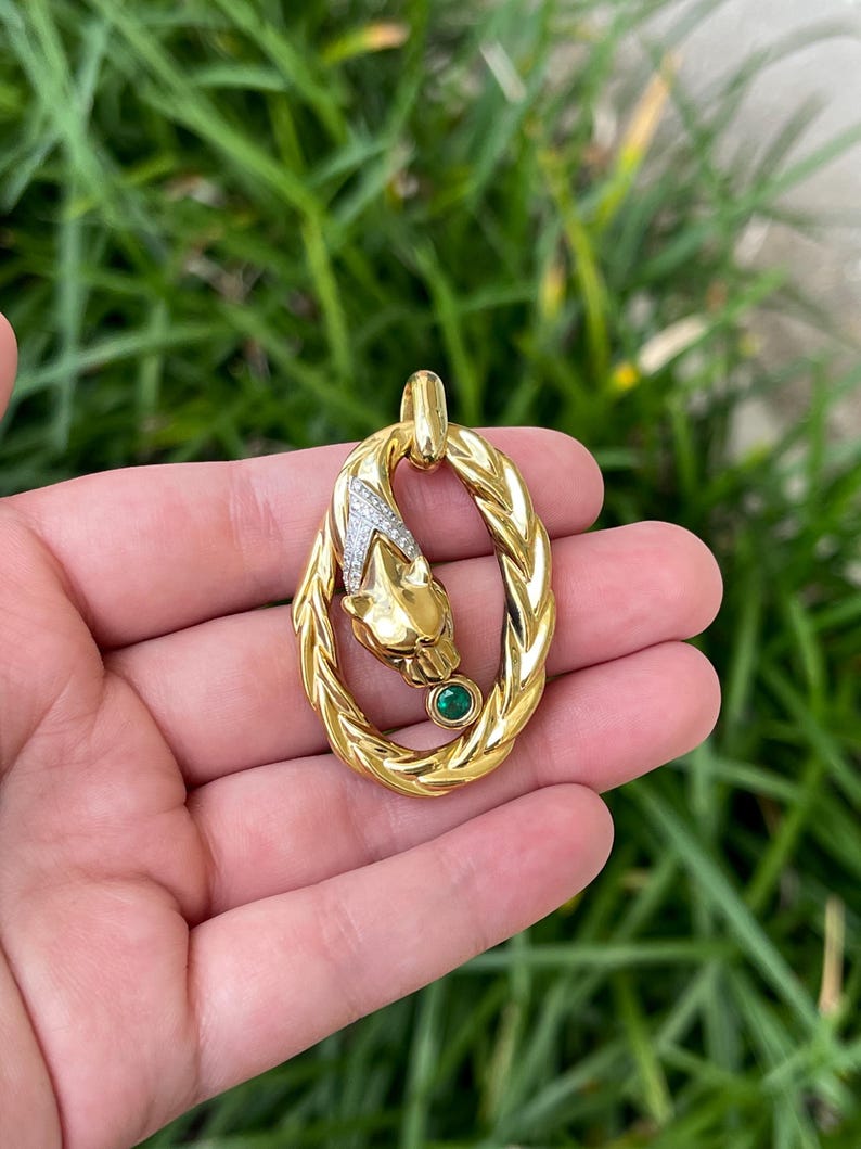18K Yellow Gold Jaguar Emerald Pendant Necklace - 7.1 Grams | Elegant Animal Jewelry for Women | Perfect Gift for Birthday, Anniversary & Special Occasions