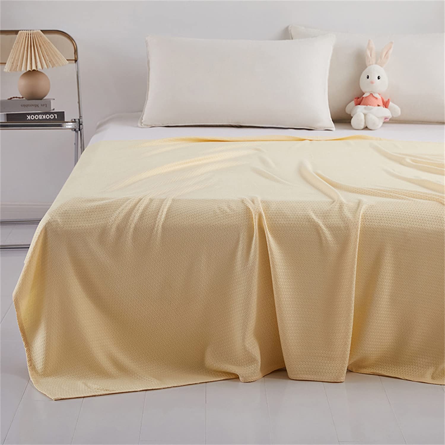 Soopowly Cooling Bamboo Blanket Twin Size - 100% Breathable Lightweight Summer Blanket for Hot Sleepers, Absorbs Body Heat to Stay Cool (39x47 Inches) - Perfect for Bedroom, Guest Room & Travel Use