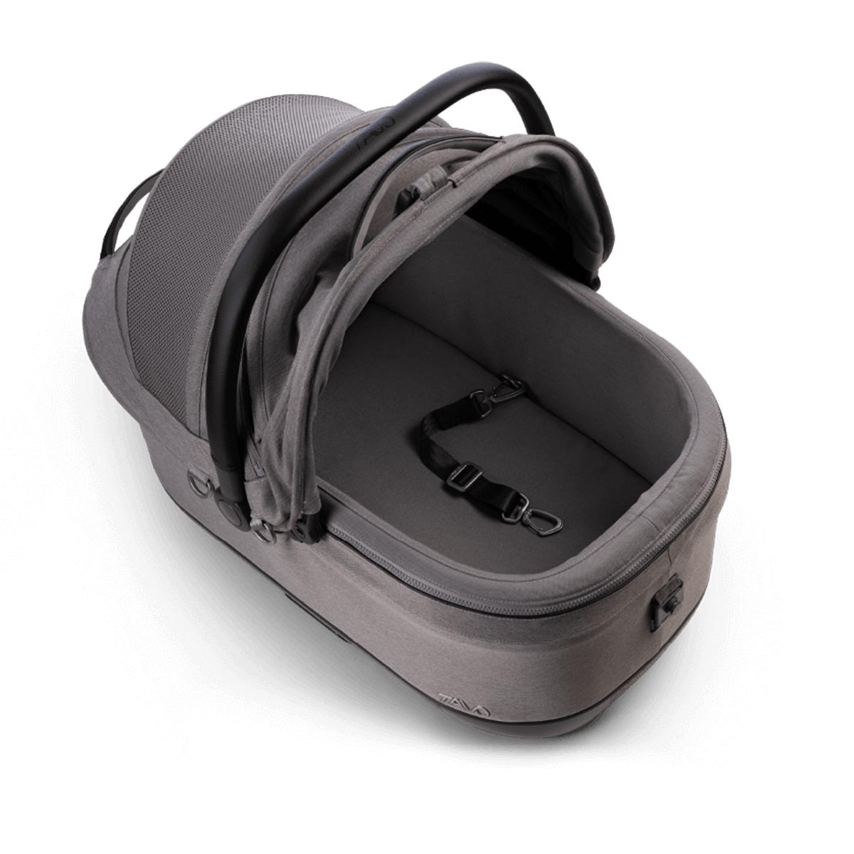 Nuna Maeve™ ISO Pet Car Seat for Dogs & Cats - Safe & Comfortable Travel Carrier for Cars - Perfect for Road Trips, Vet Visits & Daily Commutes