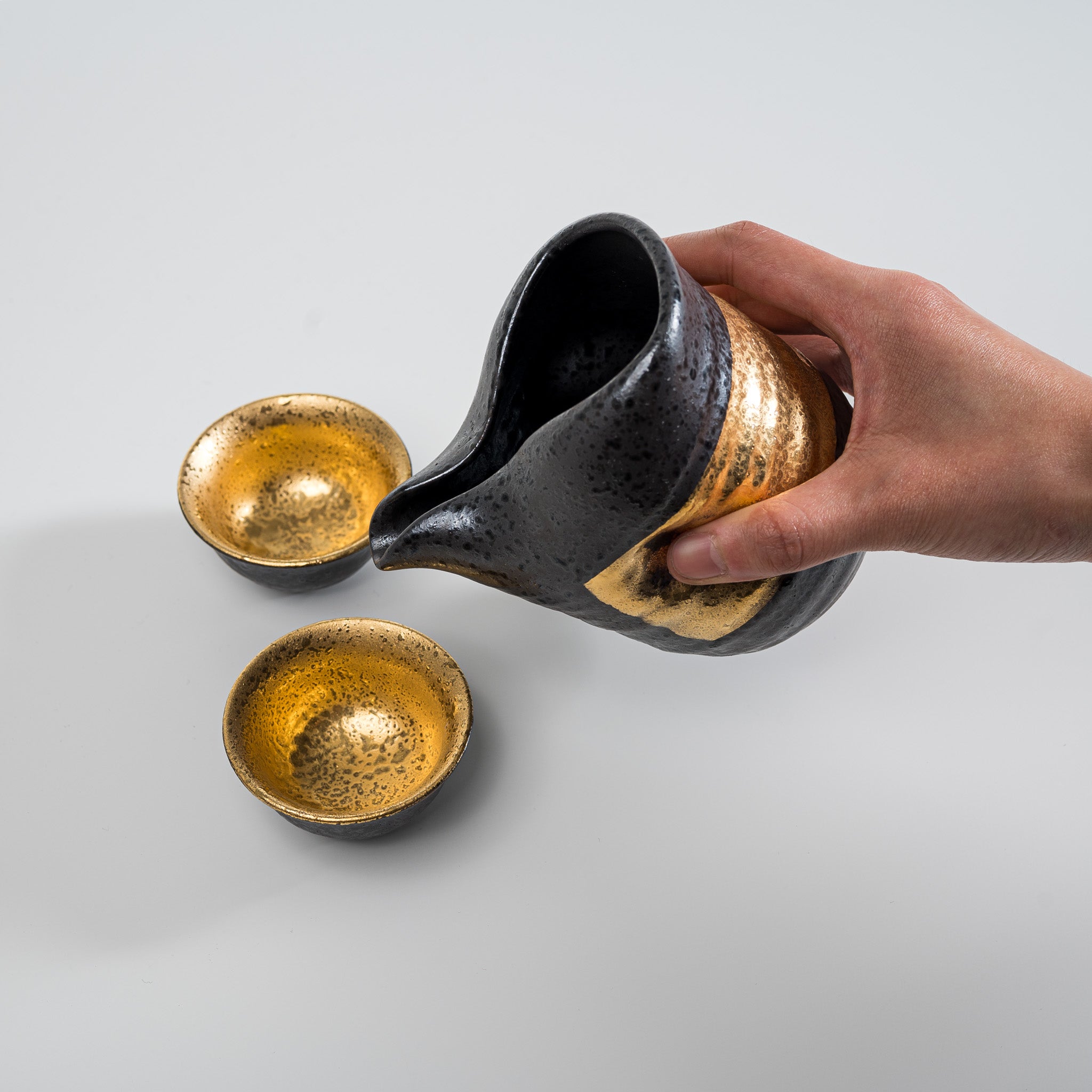 Premium Mino Ware Pottery Sake Set - Handcrafted Black & Gold Twisting Design - Traditional Japanese Ceramic Sake Cups & Decanter - Perfect for Japanese Dining, Gift Giving & Home Decor