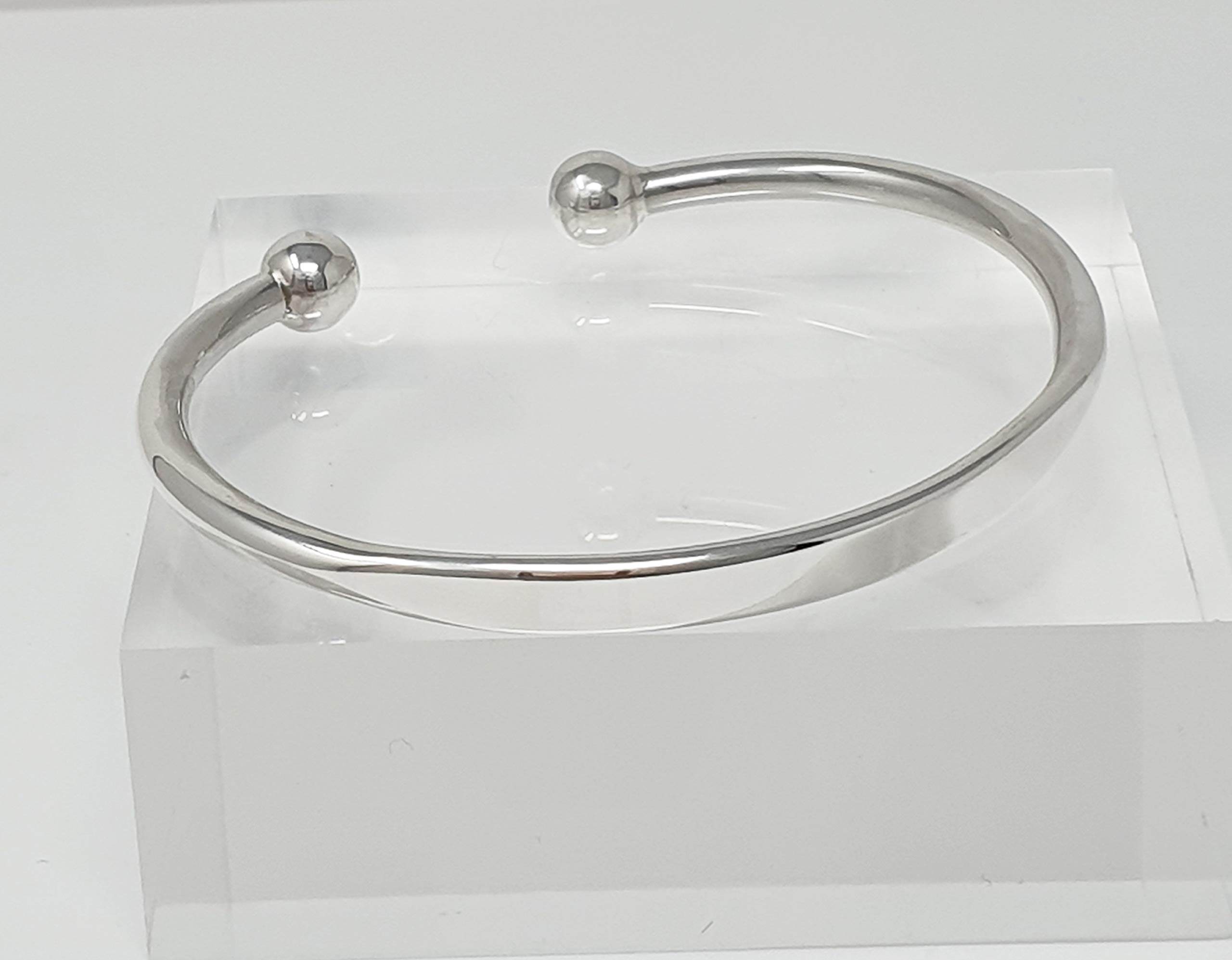 TreasureBay 925 Sterling Silver Torque Bangle Bracelet for Men - Solid Plain Silver Cuff Bracelet - Perfect for Gifts, Weddings & Everyday Wear