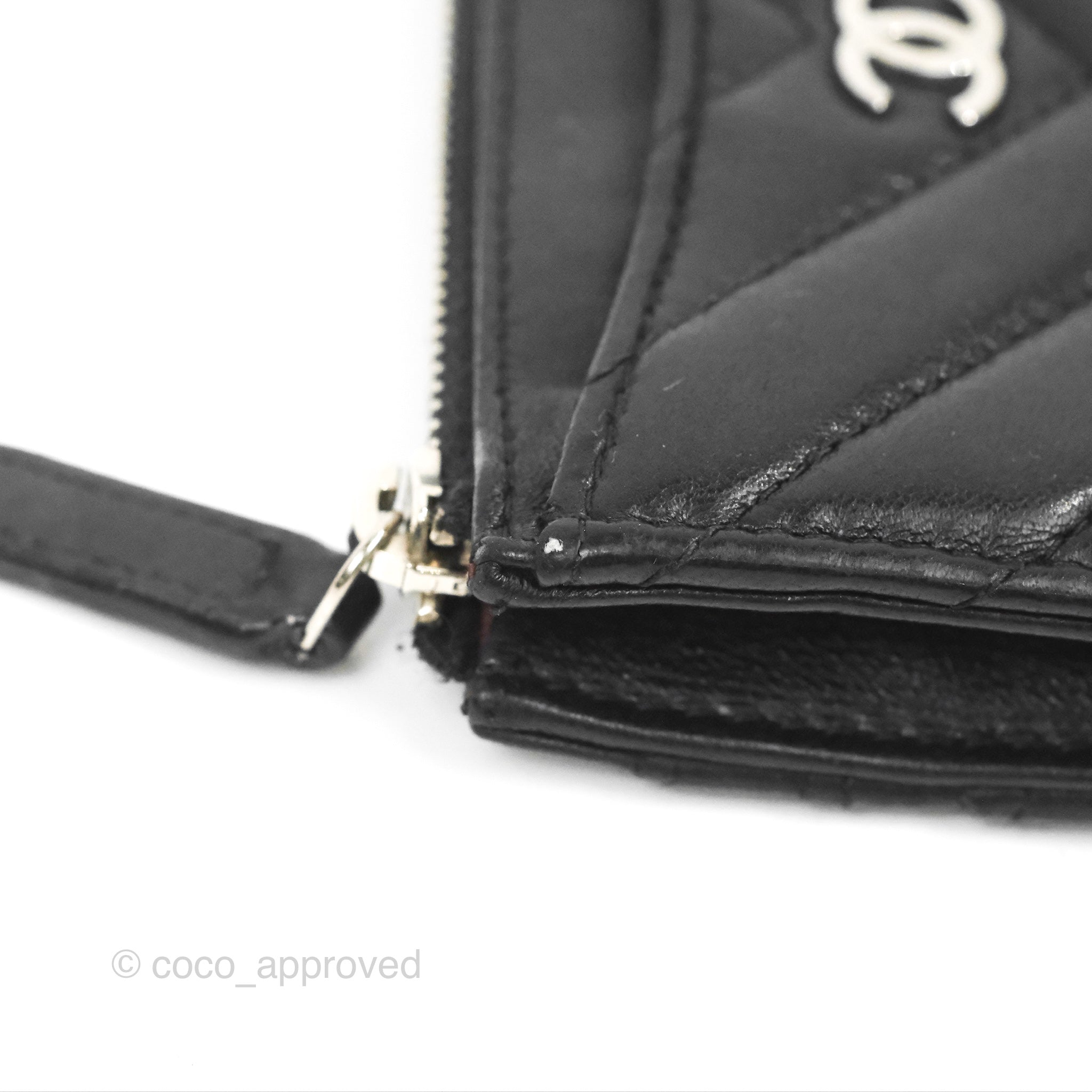 Chanel Chevron CC Zipped Card Holder in Black Lambskin with Silver Hardware - Luxury Compact Wallet for Everyday Use & Travel Essentials