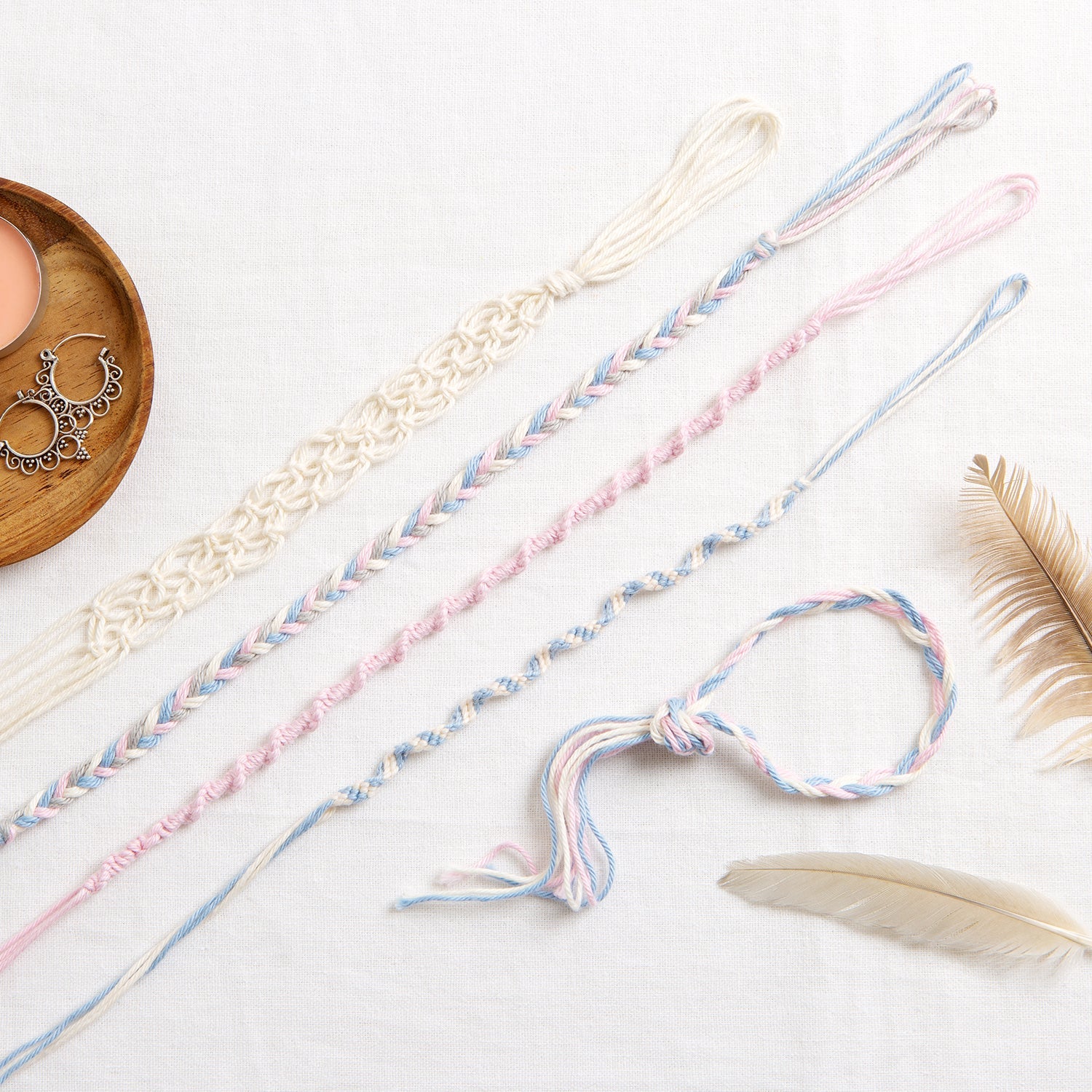Macramé Knotting Guide by Claire Gelder - Step-by-Step Instructions for Beginners & Advanced Crafters | Perfect for Home Decor, Wall Hangings & DIY Gifts