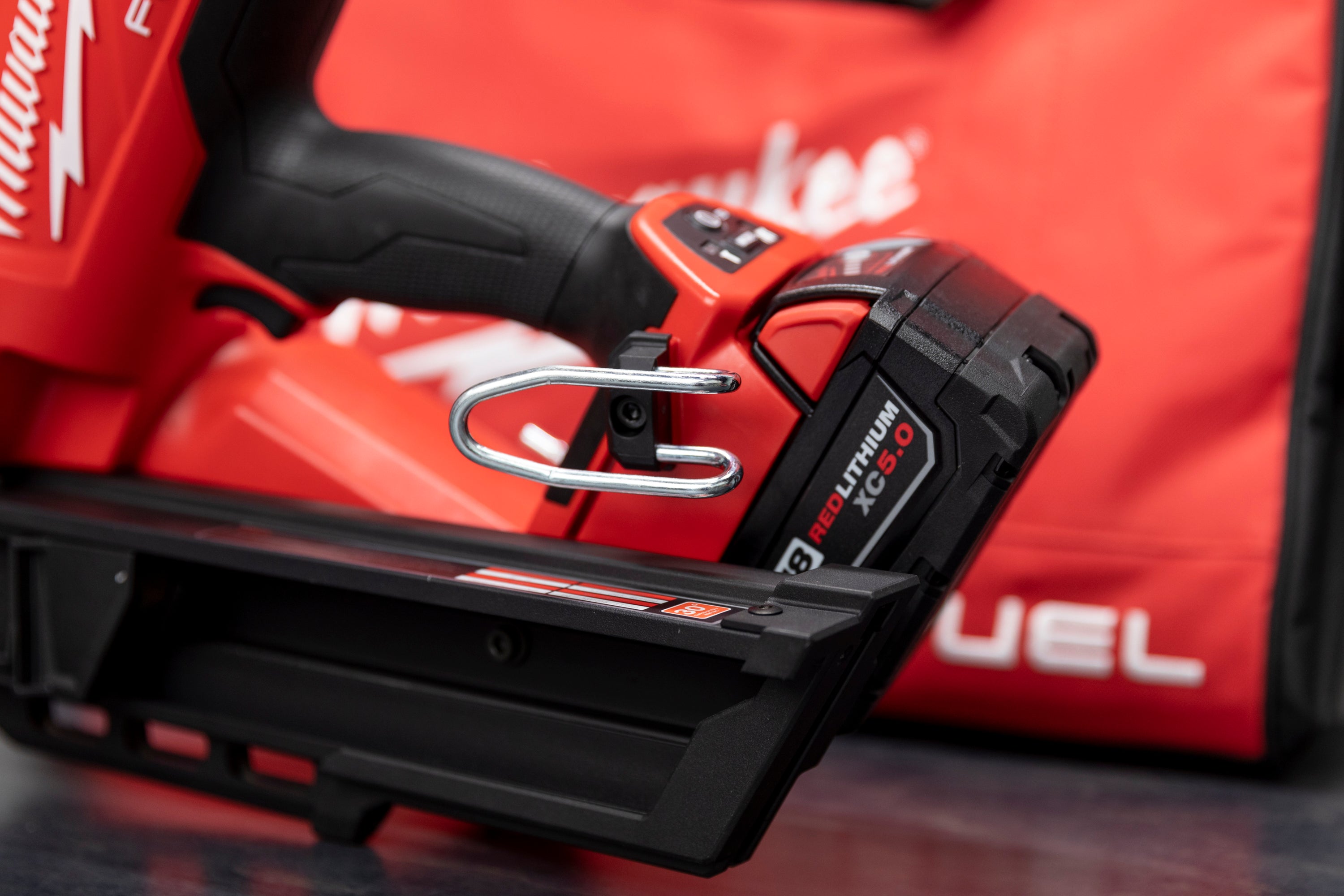 Milwaukee M18 FUEL™ 30 Degree Framing Nailer - Cordless Electric Nail Gun for Wood Framing, Roofing & Construction - Perfect for Professional Builders & DIY Home Projects
