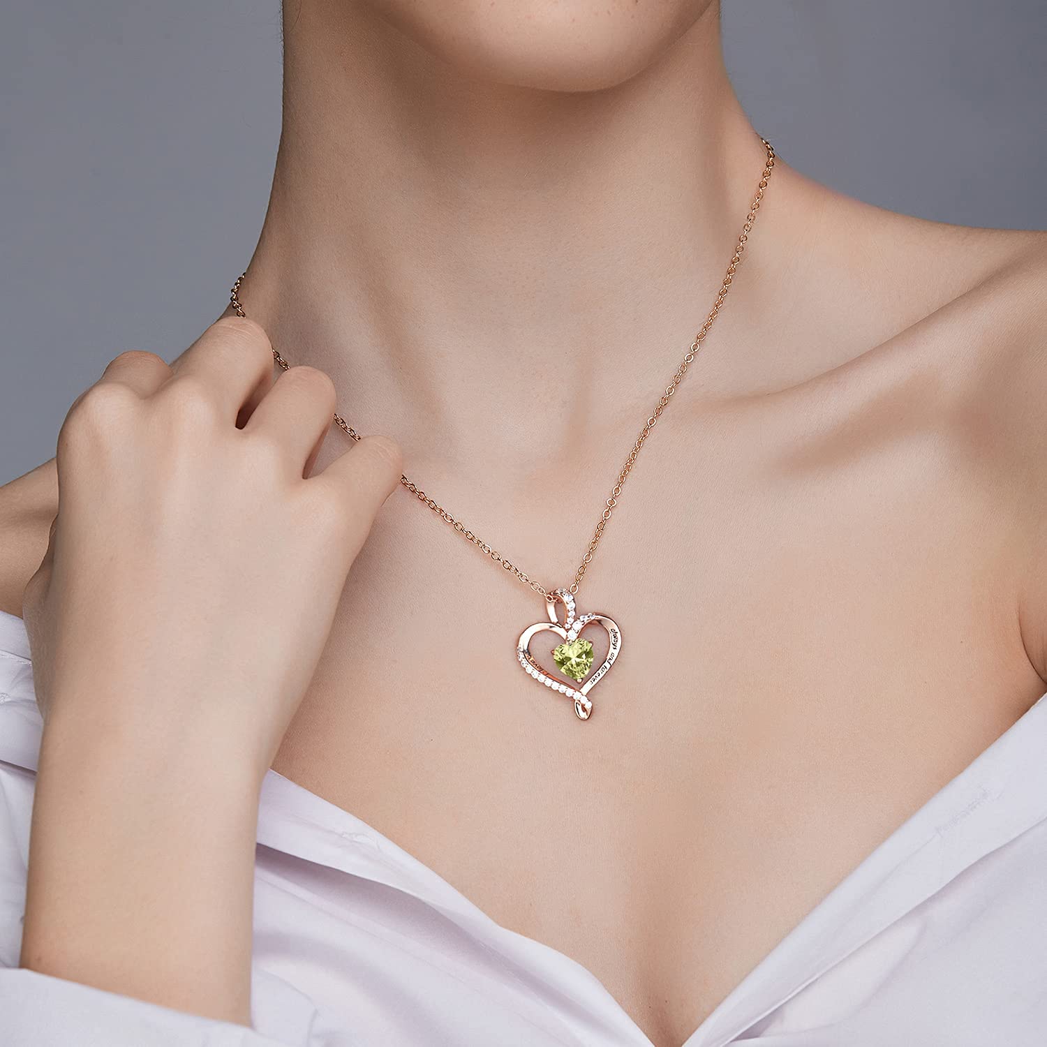 **Elegant Heart Necklaces for Women - Perfect for Valentine's Day, Anniversary & Romantic Gifts**    **使用场景:** Ideal for date nights, weddings, birthdays, or as a sentimental keepsake to show love and appreciation.