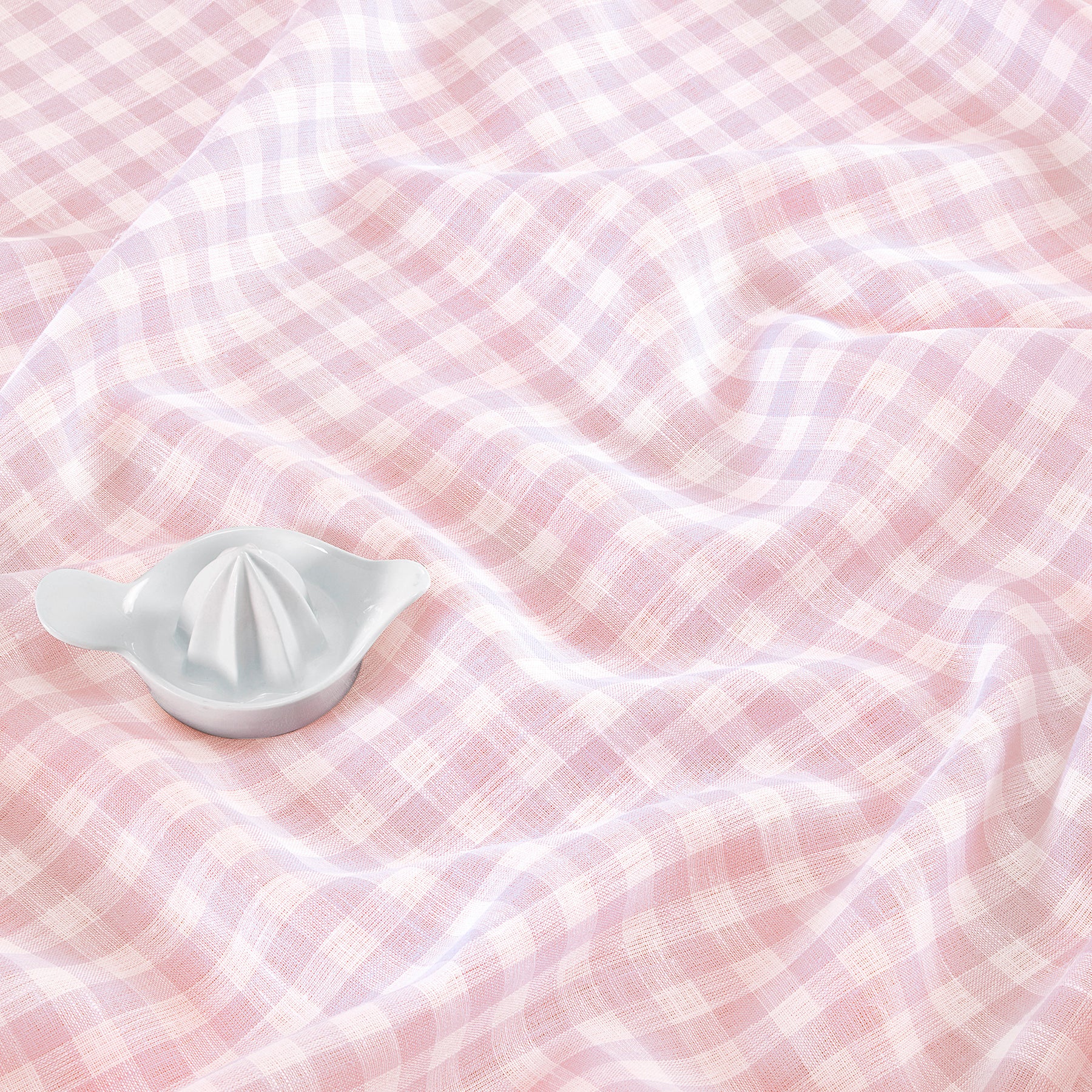 Classic Gingham Table Throw - Stylish Cotton Tablecloth for Dining, Picnics & Outdoor Events - Perfect for Kitchen, Party & Home Decor