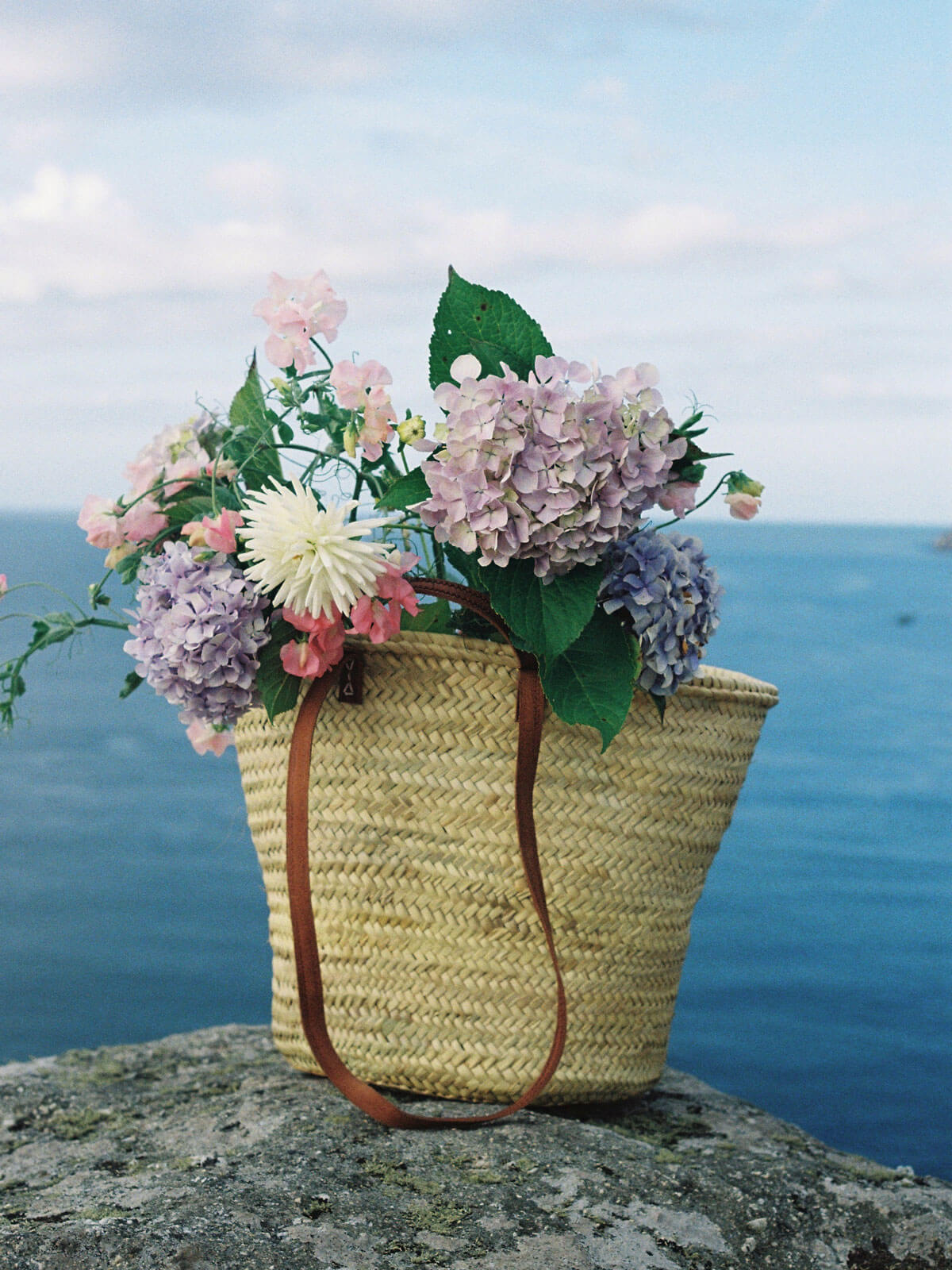 Stylish Parisienne Shopping Basket - Elegant Woven Grocery Tote for Farmers Market, Picnics & Beach Trips