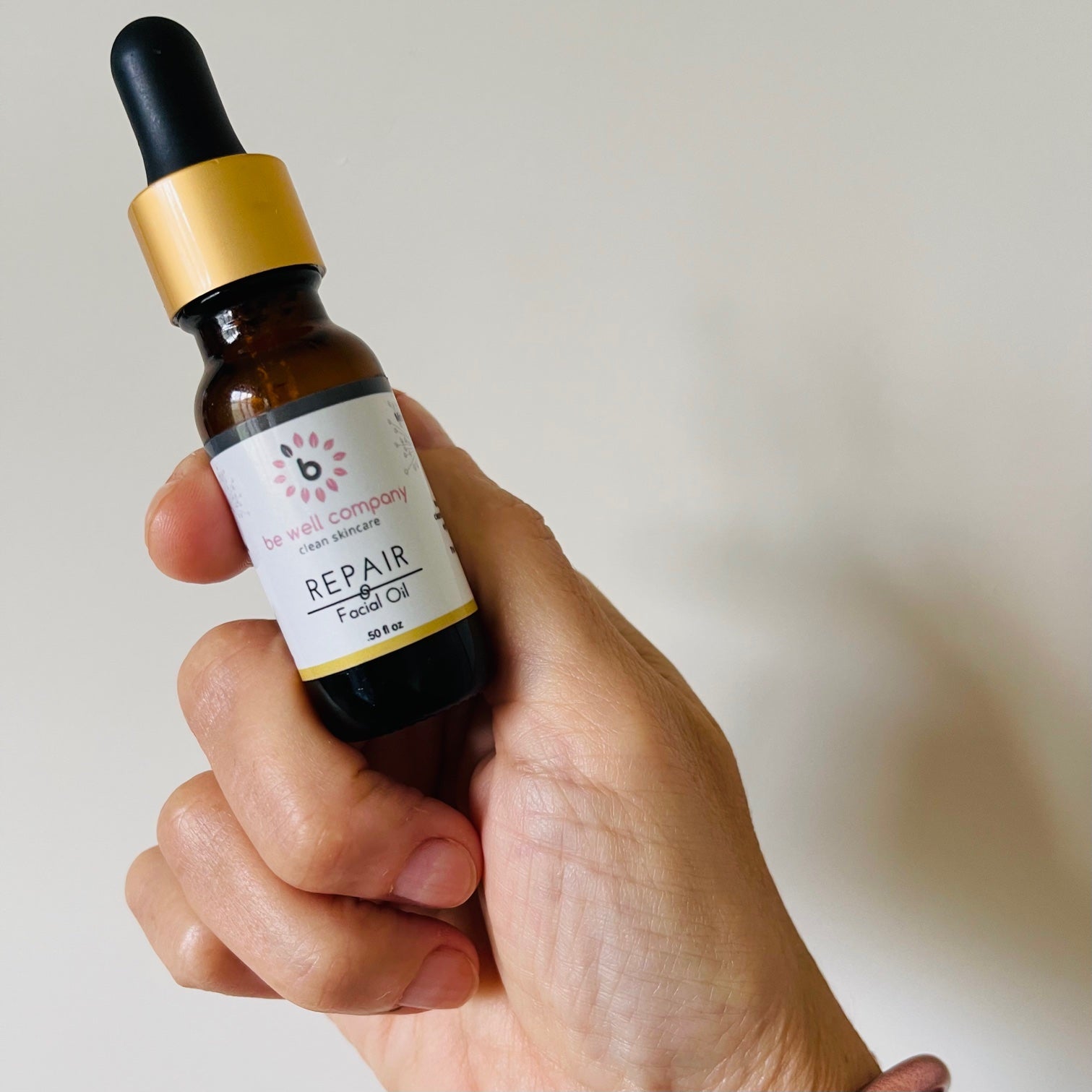 Organic Repair Facial Oil for Dry Skin - Anti-Aging & Hydrating Treatment - Perfect for Night Routine & Daily Skincare Regimen