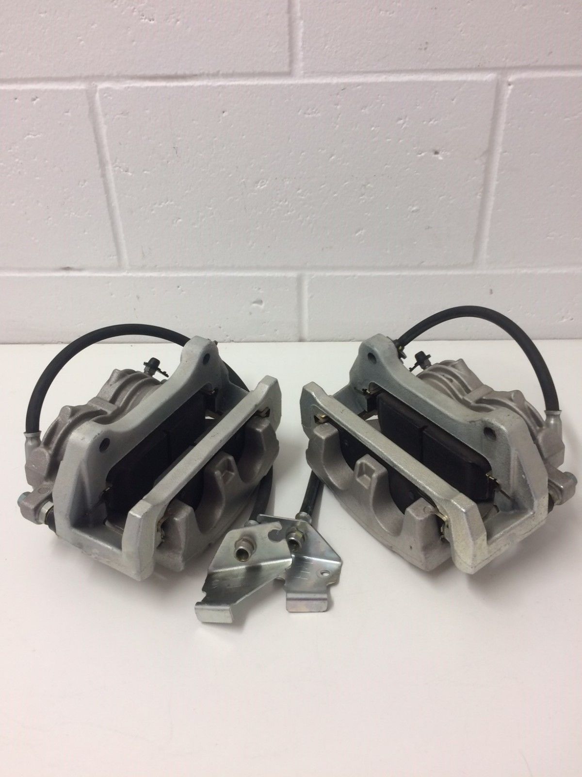 Genuine Holden VE WM Commodore & Statesman Front Brake Caliper and Rotor Set - Perfect for Smooth Braking and Vehicle Maintenance