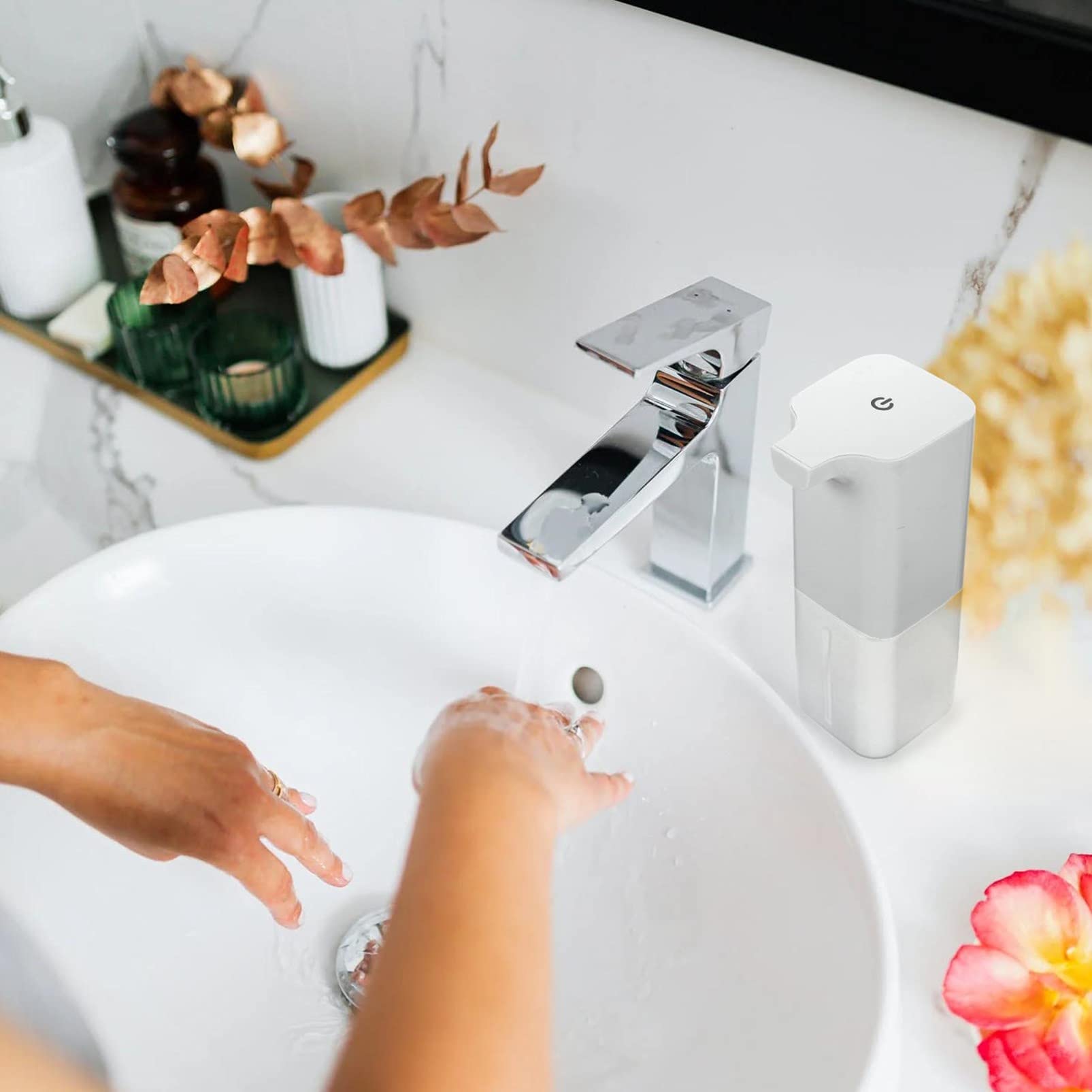 Automatic USB Soap Dispenser - Touchless Hand Soap Dispenser for Bathroom, Kitchen & Restroom - 500ml Refillable Soap Bottle - Ideal for Home, Office & Public Spaces