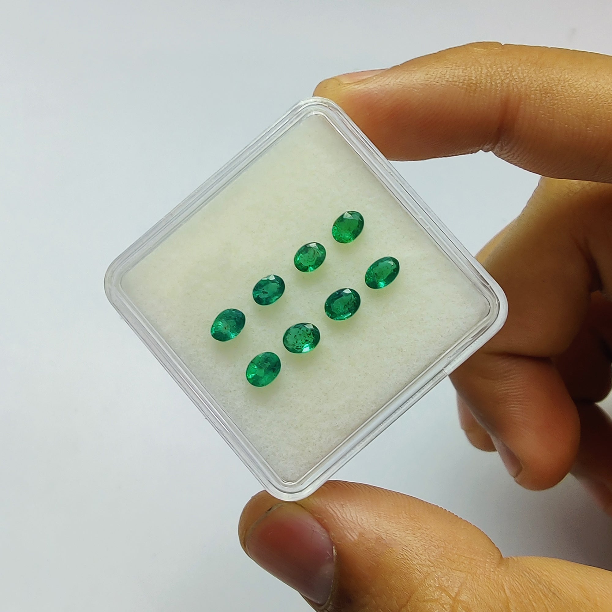 Natural Untreated Green Emerald Gemstone Set - 1.60cts Oval Cut (4.5x3.5mm & 5x3mm) 8-Piece Collection for Jewelry Making, Engagement Rings & Luxury Gifts
