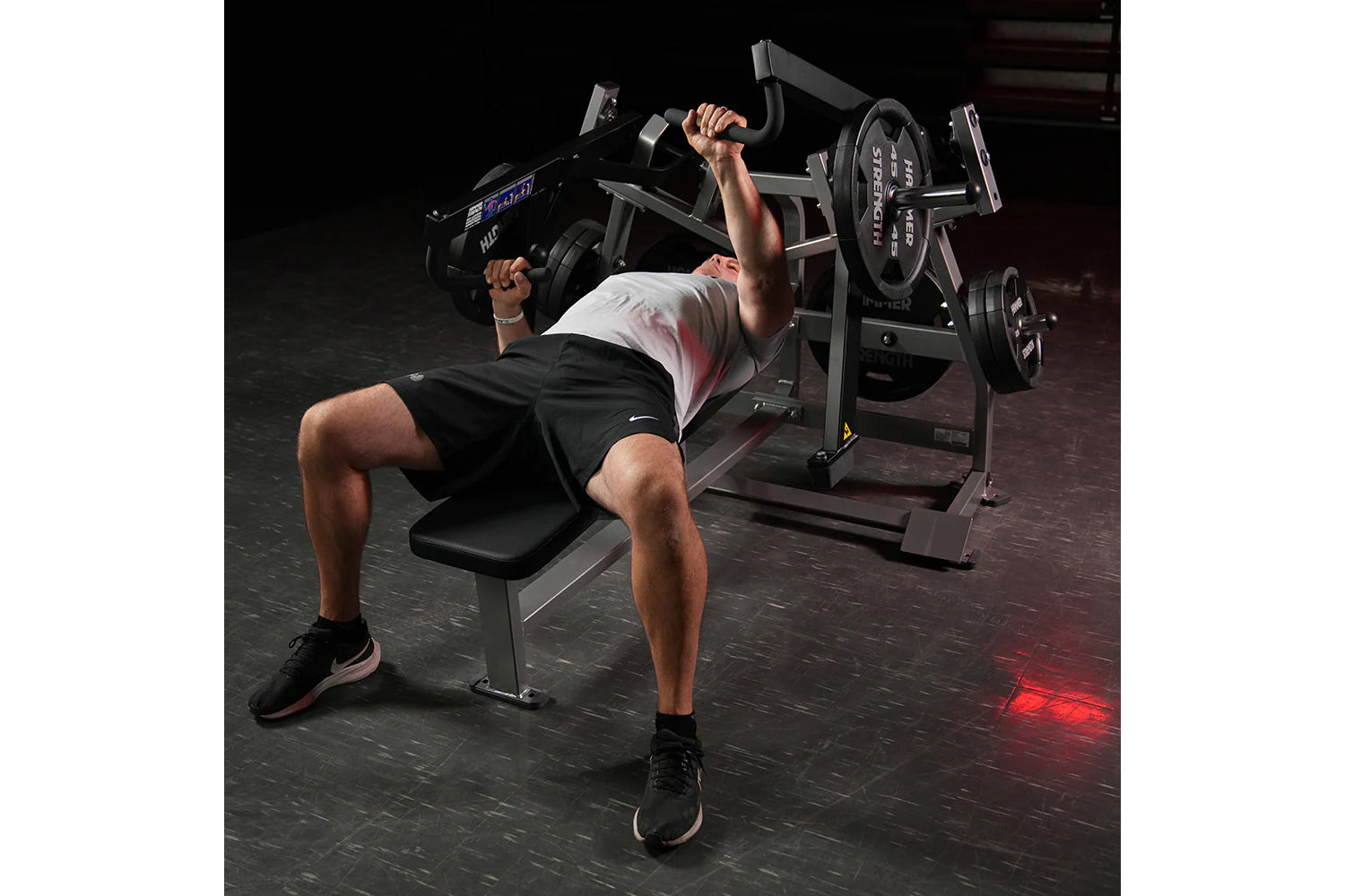 Hammer Strength Plate Loaded Iso-Lateral Horizontal Bench Press - Commercial Gym Equipment for Strength Training & Bodybuilding Workouts