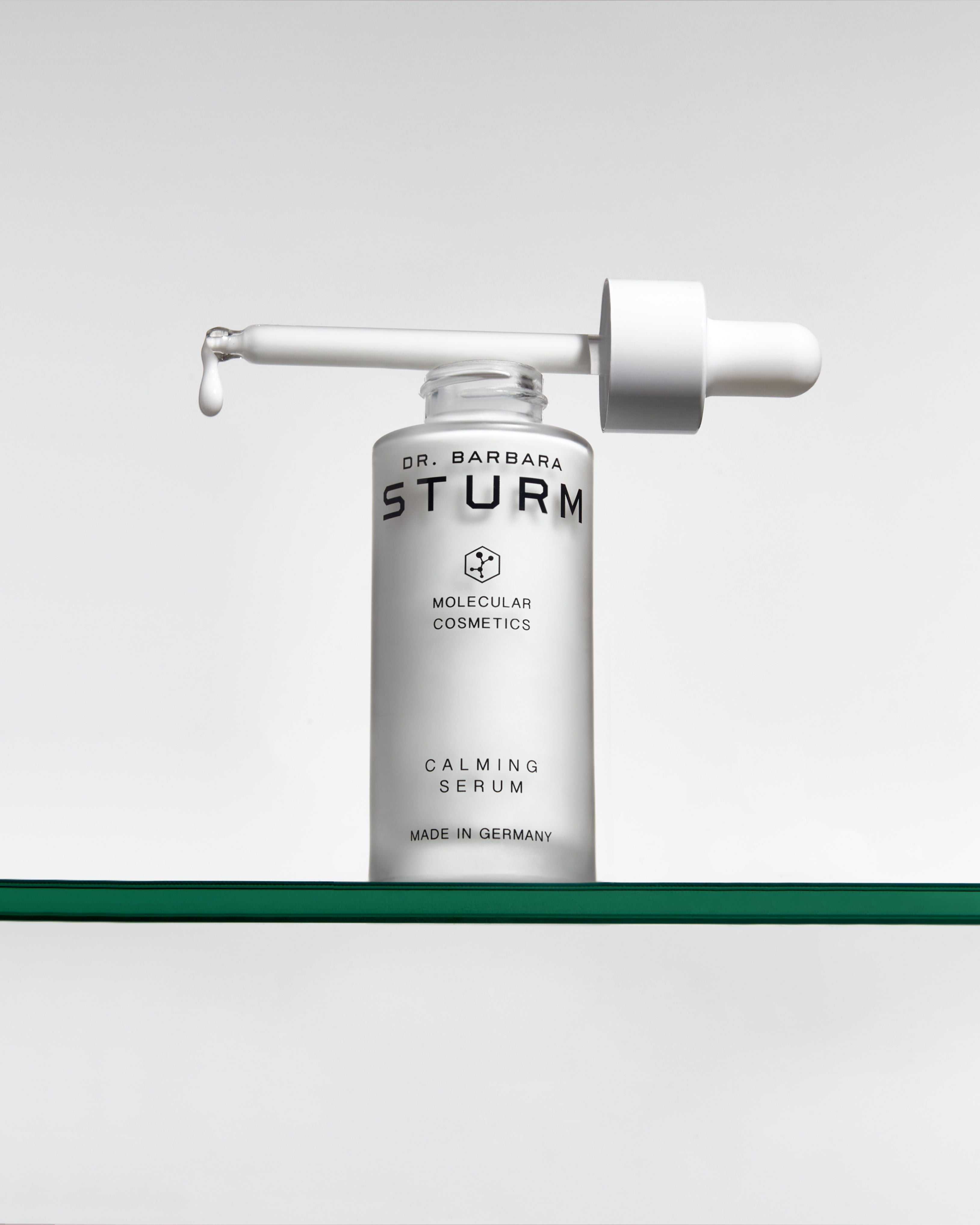 Dr. Barbara Sturm Calming Serum for Sensitive Skin – Anti-Redness & Soothing Face Treatment – Perfect for Daily Skincare Routine & Post-Procedure Care