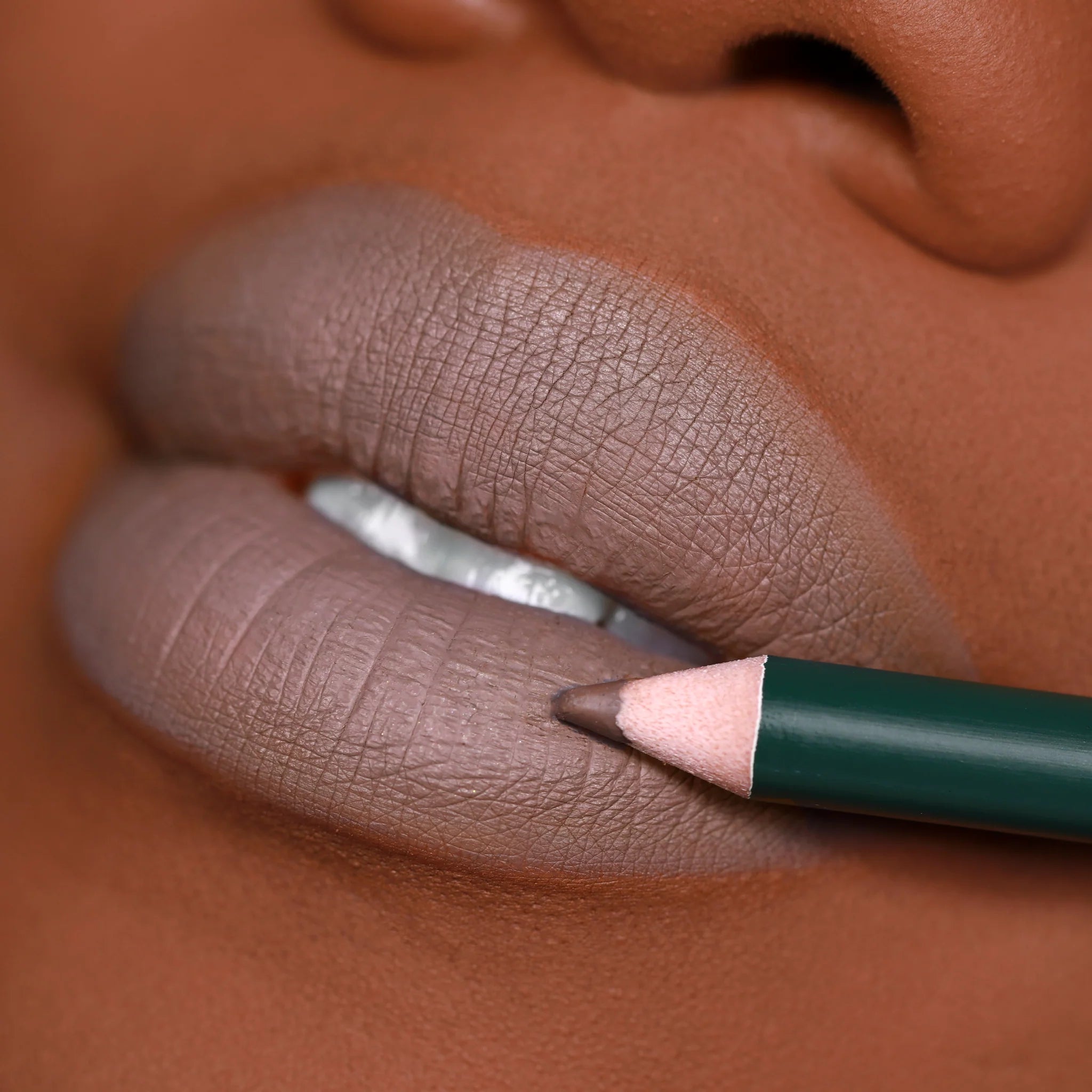 Long-Lasting Lip Liner Pencil - Waterproof & Smudge-Proof - Perfect for Lip Contouring & Defining - Ideal for Everyday Wear, Parties & Special Occasions