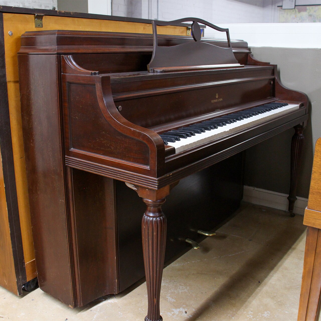 Vintage 1946 Steinway & Sons 40 Console Piano - Polished Mahogany Finish - Serial Number 0882 - Perfect for Home, Studio & Classic Music Performances