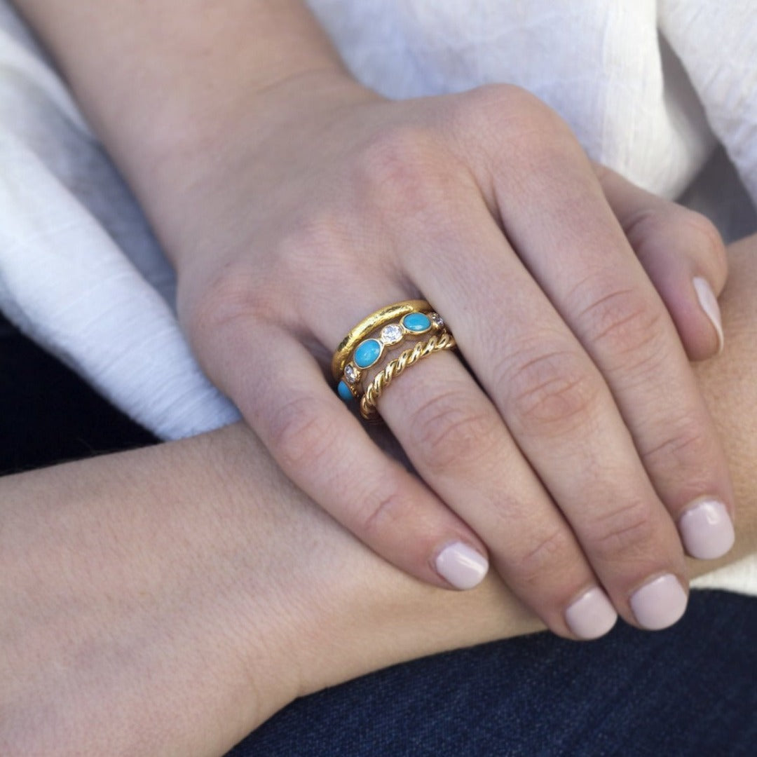 18K Yellow Gold Single Stone Lara Band Ring - Elegant & Durable for Everyday Wear, Weddings & Special Occasions