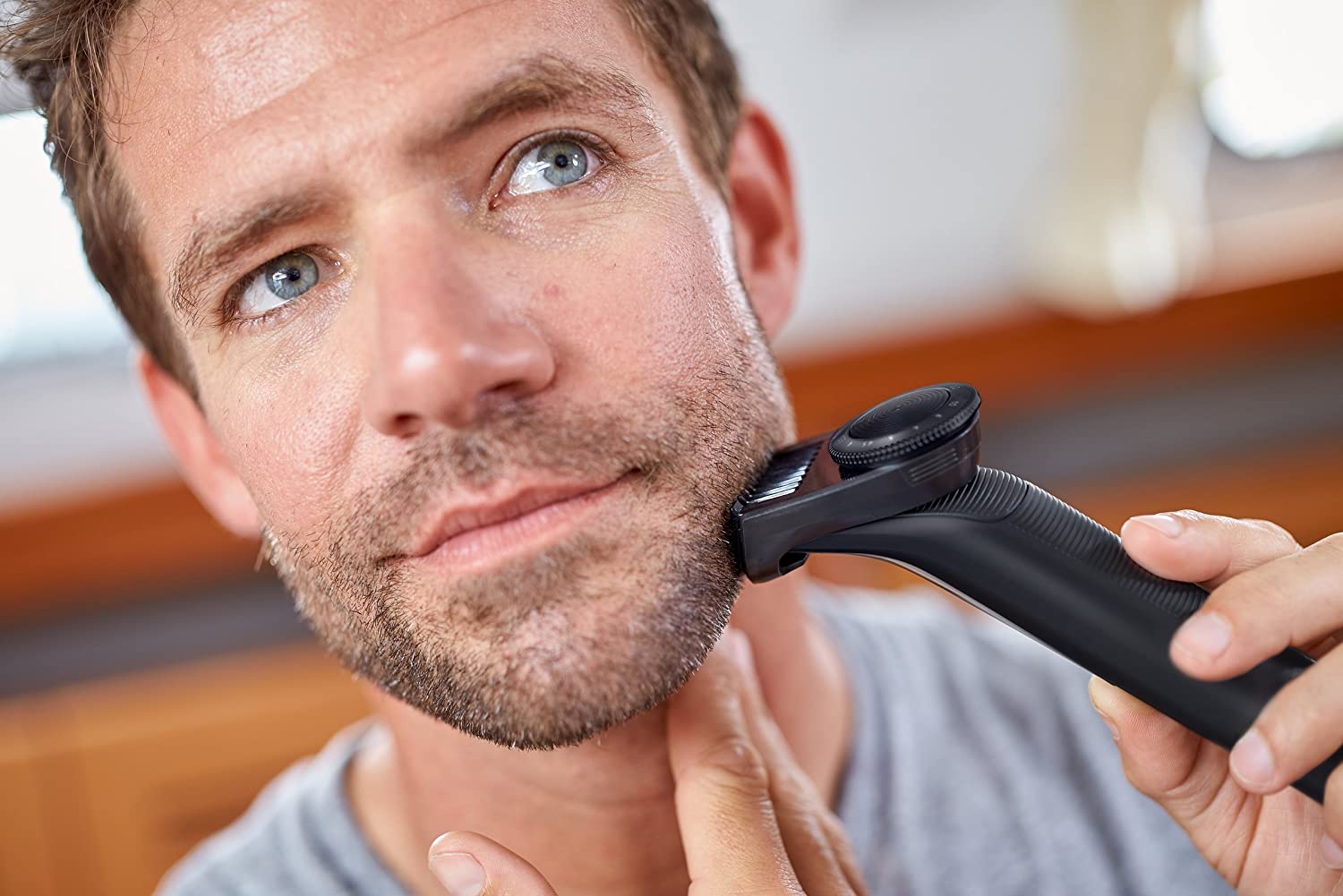 PHILIPS OneBlade Pro Hybrid Electric Trimmer & Shaver QP6510/20 - Face, Body & Head Grooming for Men - Wet/Dry Use for Shaving, Trimming & Edging