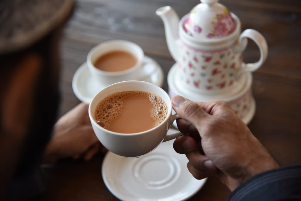 Premium Karak Tea with Cardamom - Instant Chai Tea Latte Mix (12 Sachets, 20g Total) | Authentic Middle Eastern Spiced Tea | Perfect for Morning Boost, Afternoon Relaxation & Cozy Evenings