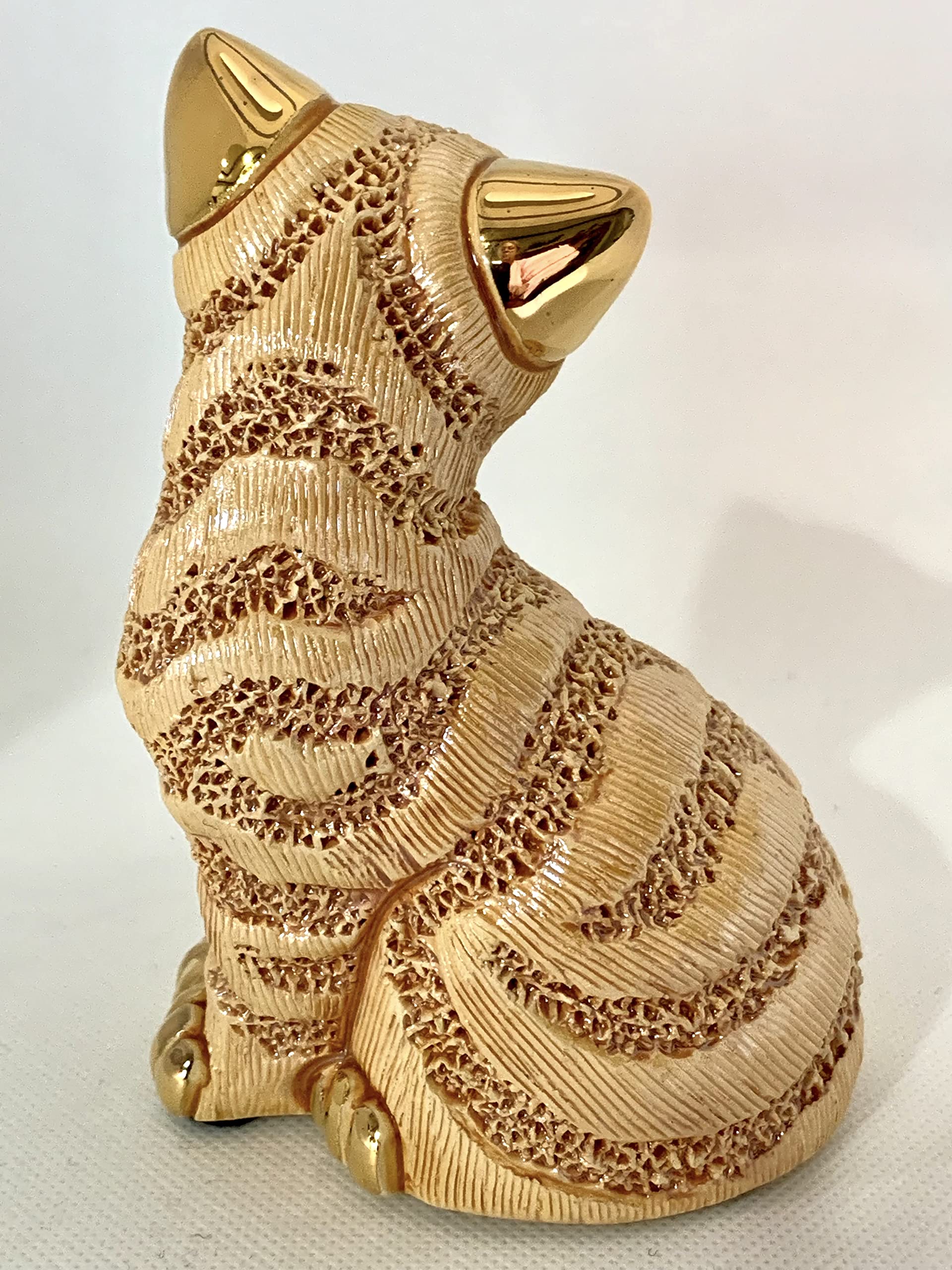 De Rosa Handmade Sculpted Ceramic Ginger Cat Figurine - Collectible Home Decor for Cat Lovers - Perfect for Bookshelf Display, Gift Giving, and Family Collections
