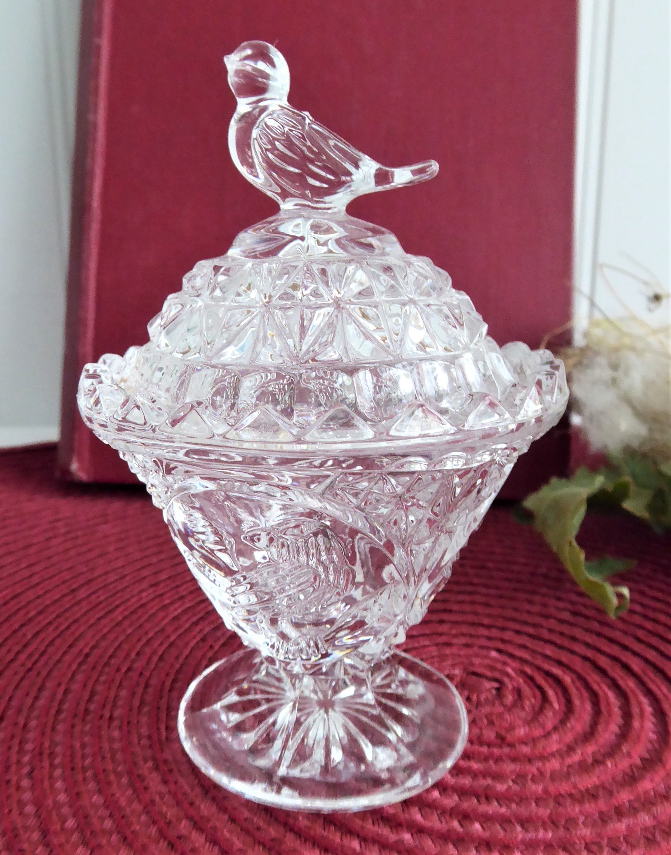 Vintage 1970s Lead Crystal Trinket Dish with Faceted Glass & Waffle Pattern - Bird Top Lid Jam Dish for Jewelry, Candies, Soap (Perfect for Vintage Home Decor, Gift Giving & Tabletop Display)