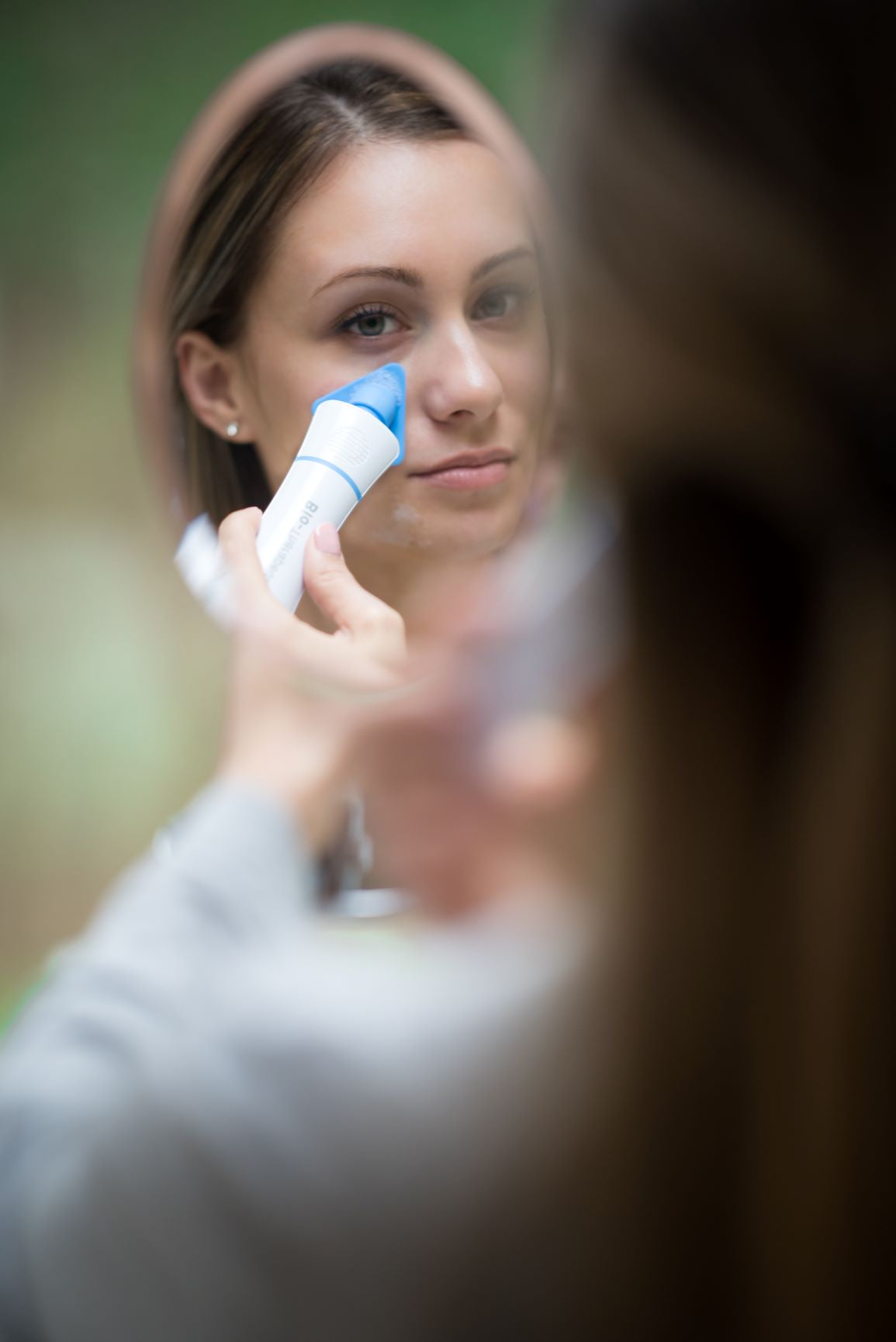 Bio Therapeutic bt sonic® Facial Cleansing Brush - Deep Pore Cleanser for Acne & Blackheads - Electric Face Brush for Exfoliating & Skin Rejuvenation - Perfect for Daily Skincare Routine & Spa-Like Experience at Home