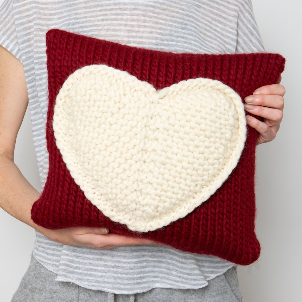 Queen of Hearts Cushion Knitting Kit - DIY Crochet Pillow Cover Set with Yarn & Needles - Perfect for Home Decor, Gifts & Cozy Living Room Accessories