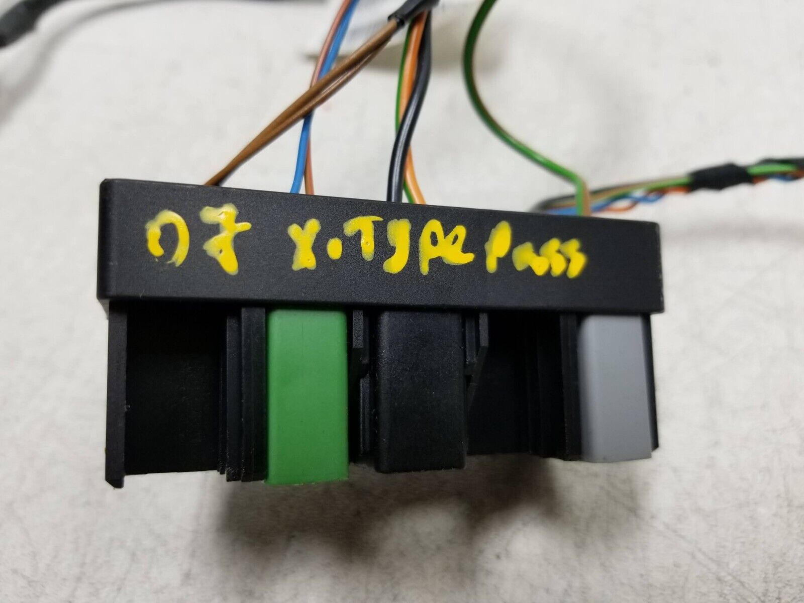 2008 Jaguar X-Type Front Passenger Seat Control Module & Wiring Harness OEM - Compatible with Power Seat Adjustment & Heating Functions
