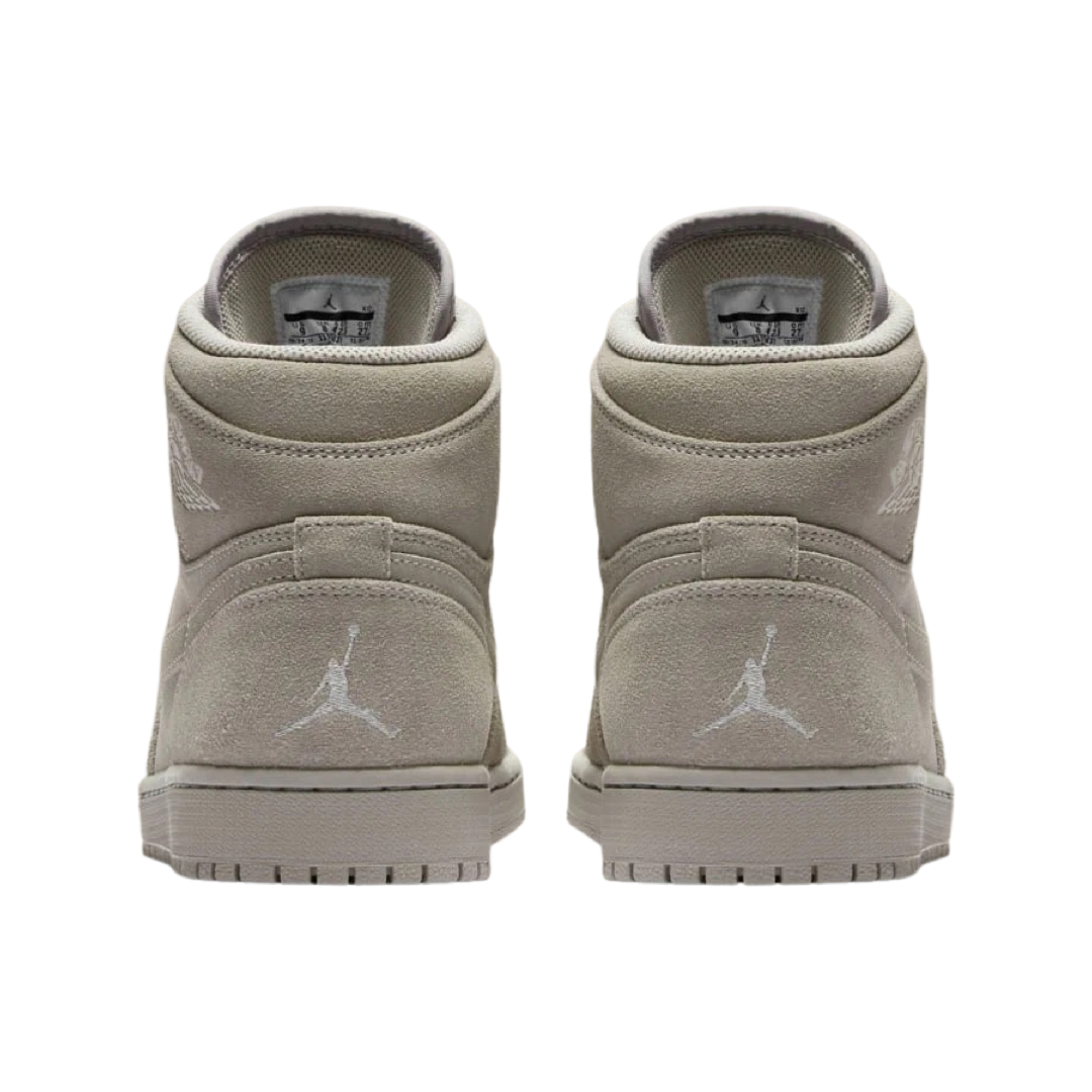 Air Jordan 1 Retro High OG Wolf Grey Suede Men's Basketball Shoes - Perfect for Streetwear Fashion & Sneaker Collectors