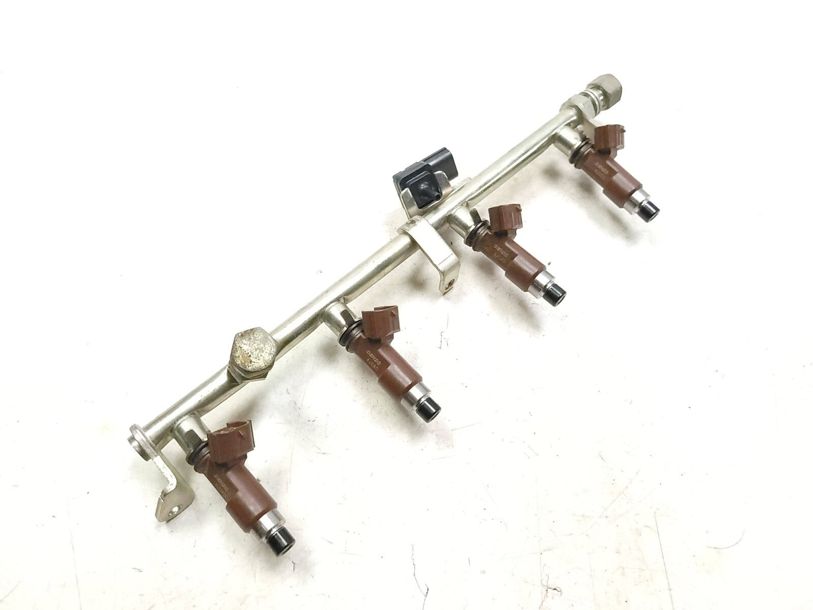 2004-2005 Honda CBR1000RR Fuel Rail with Fuel Injectors OEM Replacement Part - Perfect for Motorcycle Engine Repair & Performance Upgrades