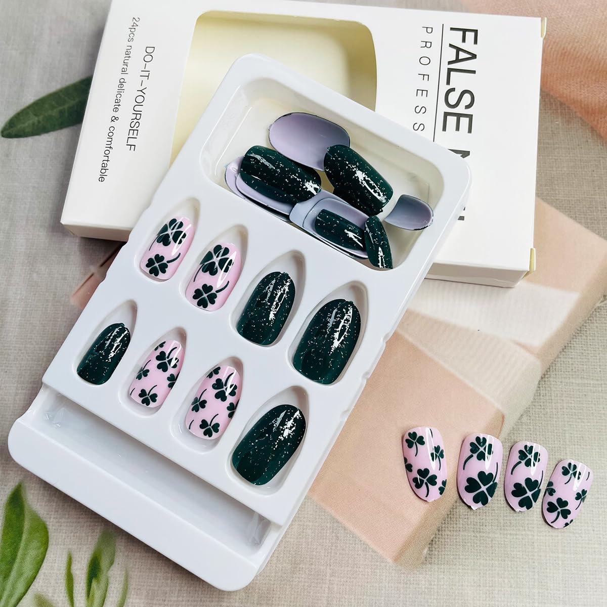 St. Patrick's Day Press on Nails - 24Pcs Short Oval Green Shamrock Fake Nails with Glitter Design | Irish Glue on Nails | Glossy Almond False Nails for Women | Saint Patrick's Day Acrylic Nails Manicure Tips | Perfect for Parties, Festivals & Irish Celebrations