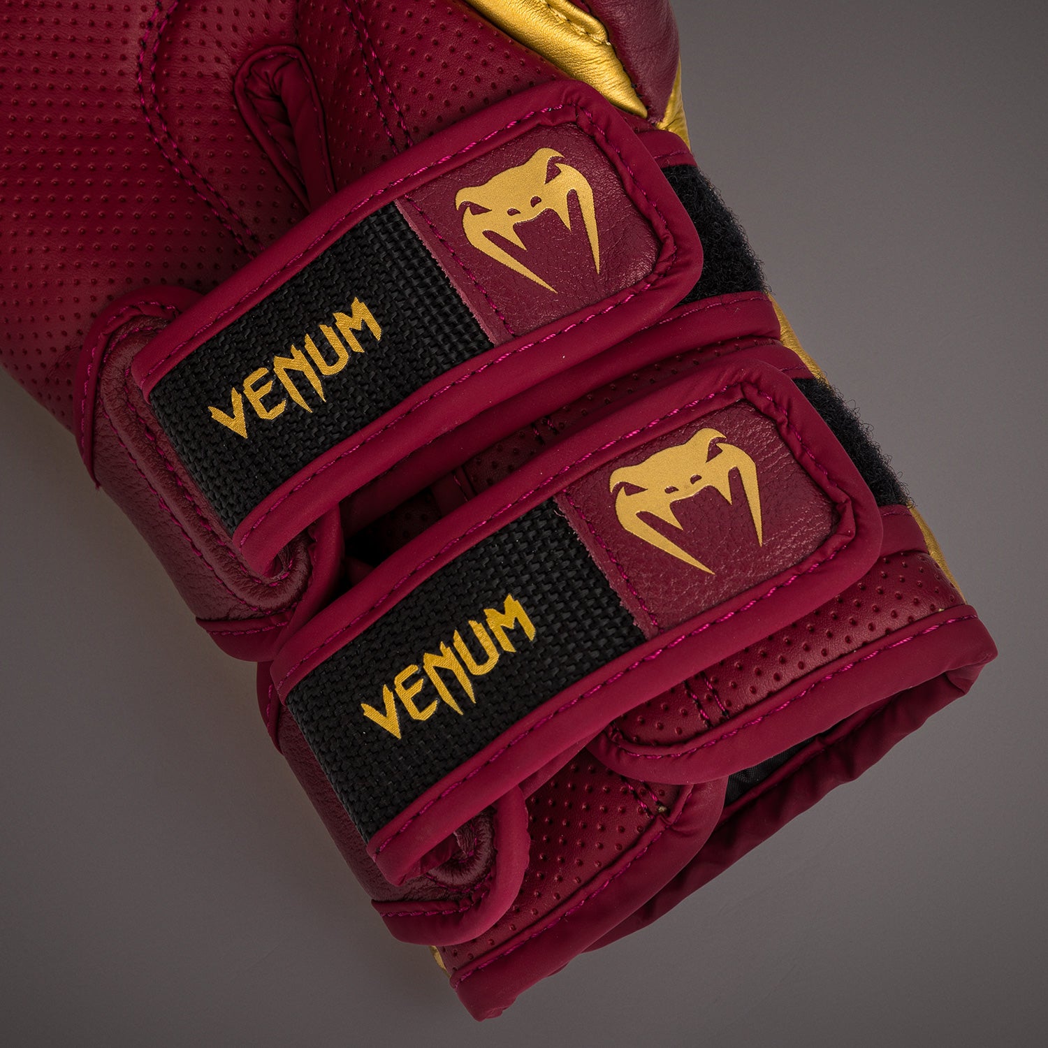 Venum Reverso Boxing Gloves - Premium Cherry Red & Gold Training Gloves for MMA, Kickboxing & Fitness Workouts - Ideal for Sparring, Bag Work & Heavy Bag Training