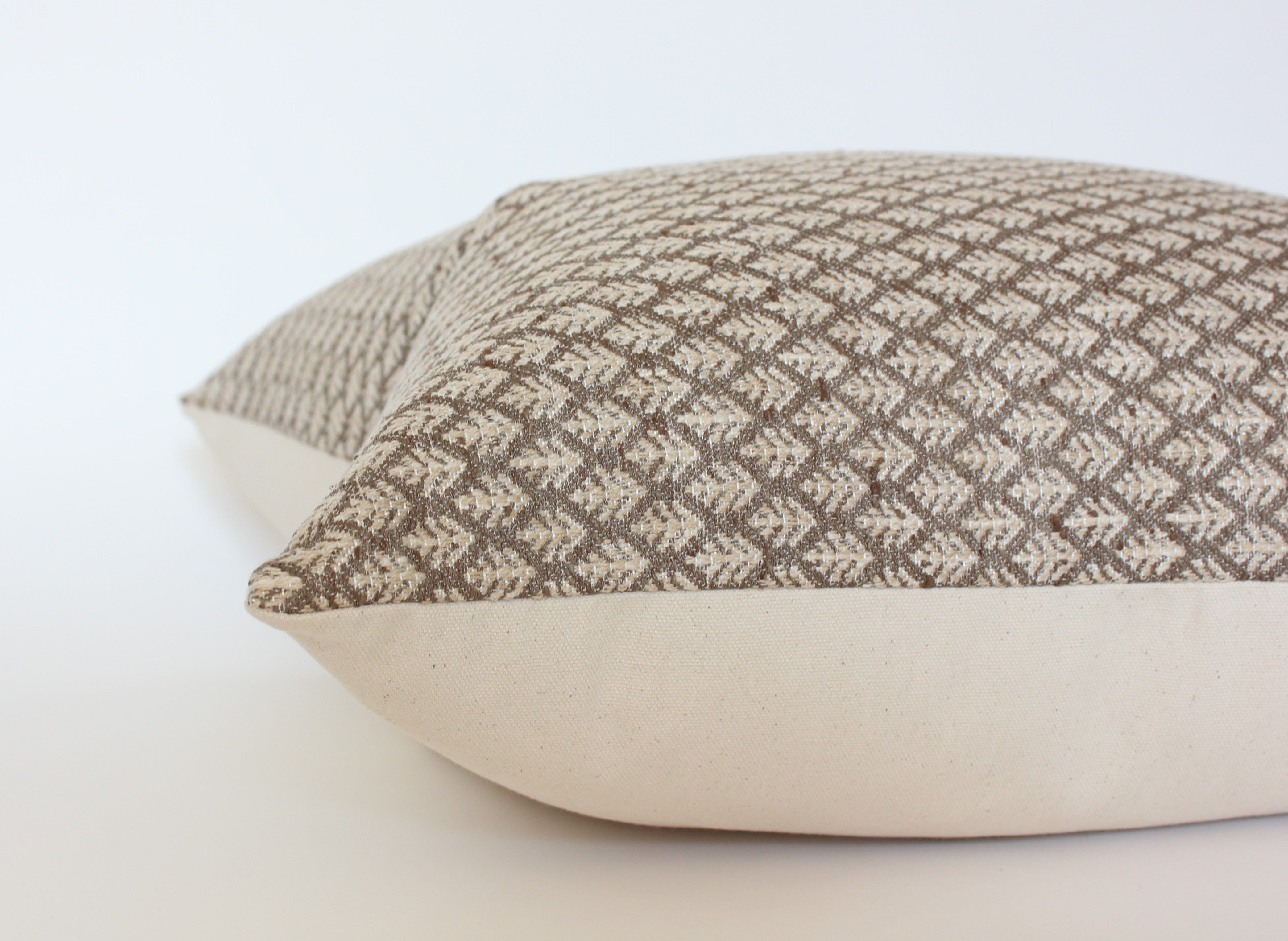 Decorative Fern Print Pillow Cover - Soft & Stylish Home Decor for Living Room, Bedroom, or Outdoor Use