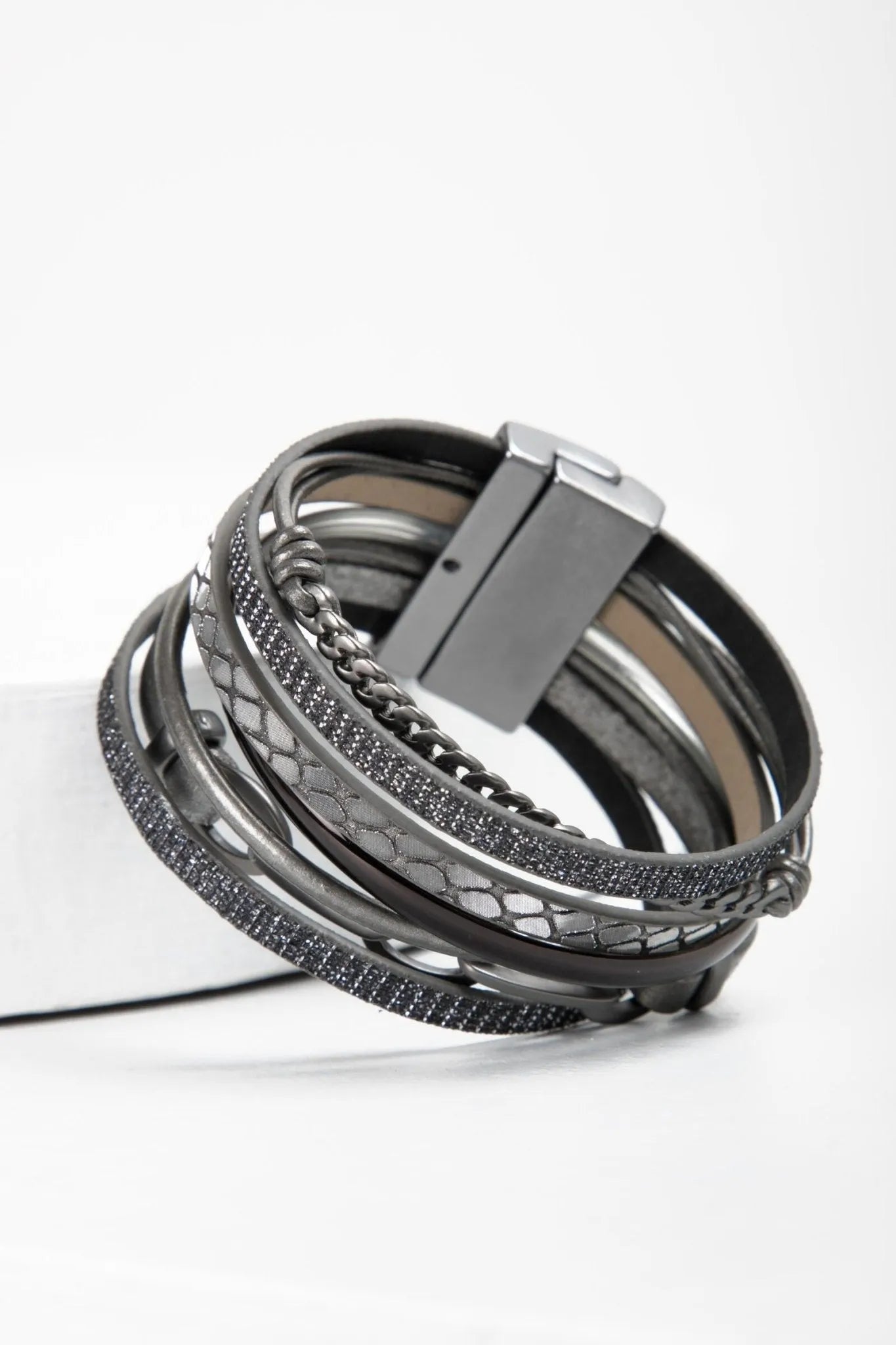 Brink Chain Link Leather Bracelet for Men & Women - Stylish Adjustable Unisex Cuff Bracelet - Perfect for Casual Wear, Gifts & Everyday Fashion Accessories