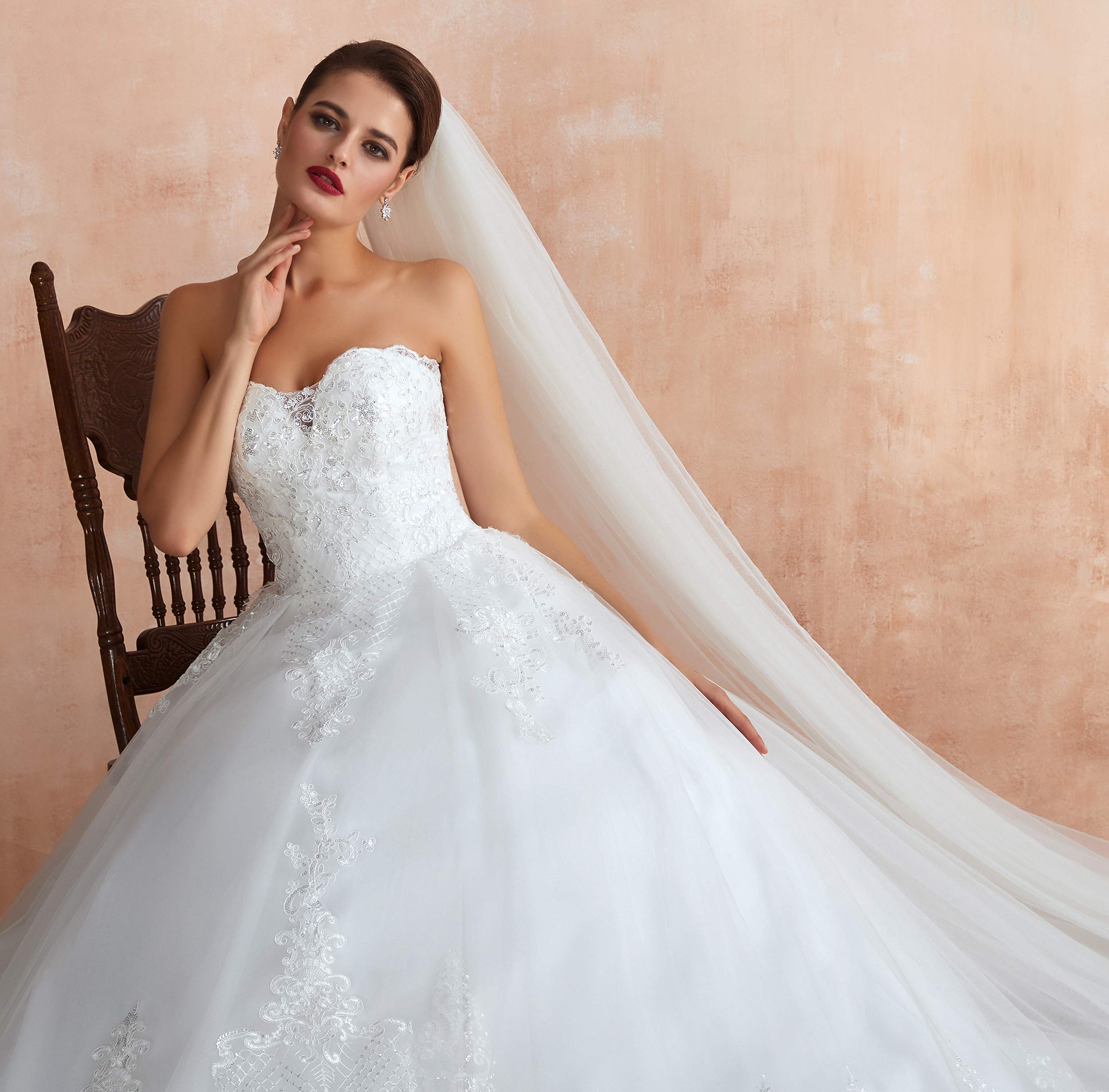 Elegant Sweetheart Neckline Lace Applique Sequins Tulle Wedding Dress for Women – Perfect for Bridal Gowns, Formal Events & Romantic Photos