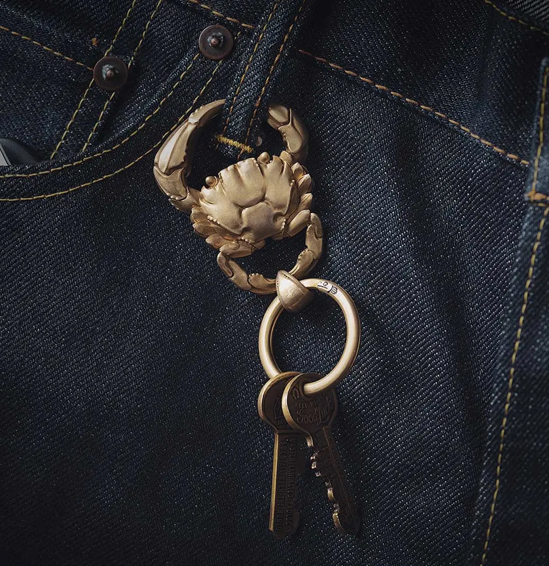 Premium Brass Crab Keychain - Durable & Stylish Key Ring for Everyday Use - Perfect Gift for Beach Lovers & Travel Enthusiasts