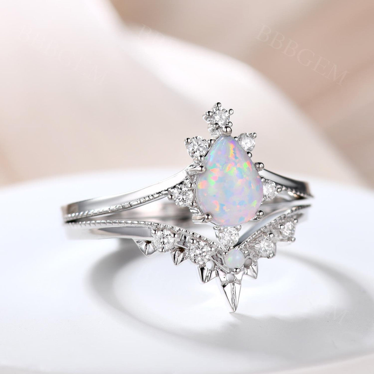 14K/18K Gold Vintage Pear Shaped Opal White Gold Engagement Ring Milgrain Bridal Set - Perfect for Wedding, Proposal & Anniversary Gifts