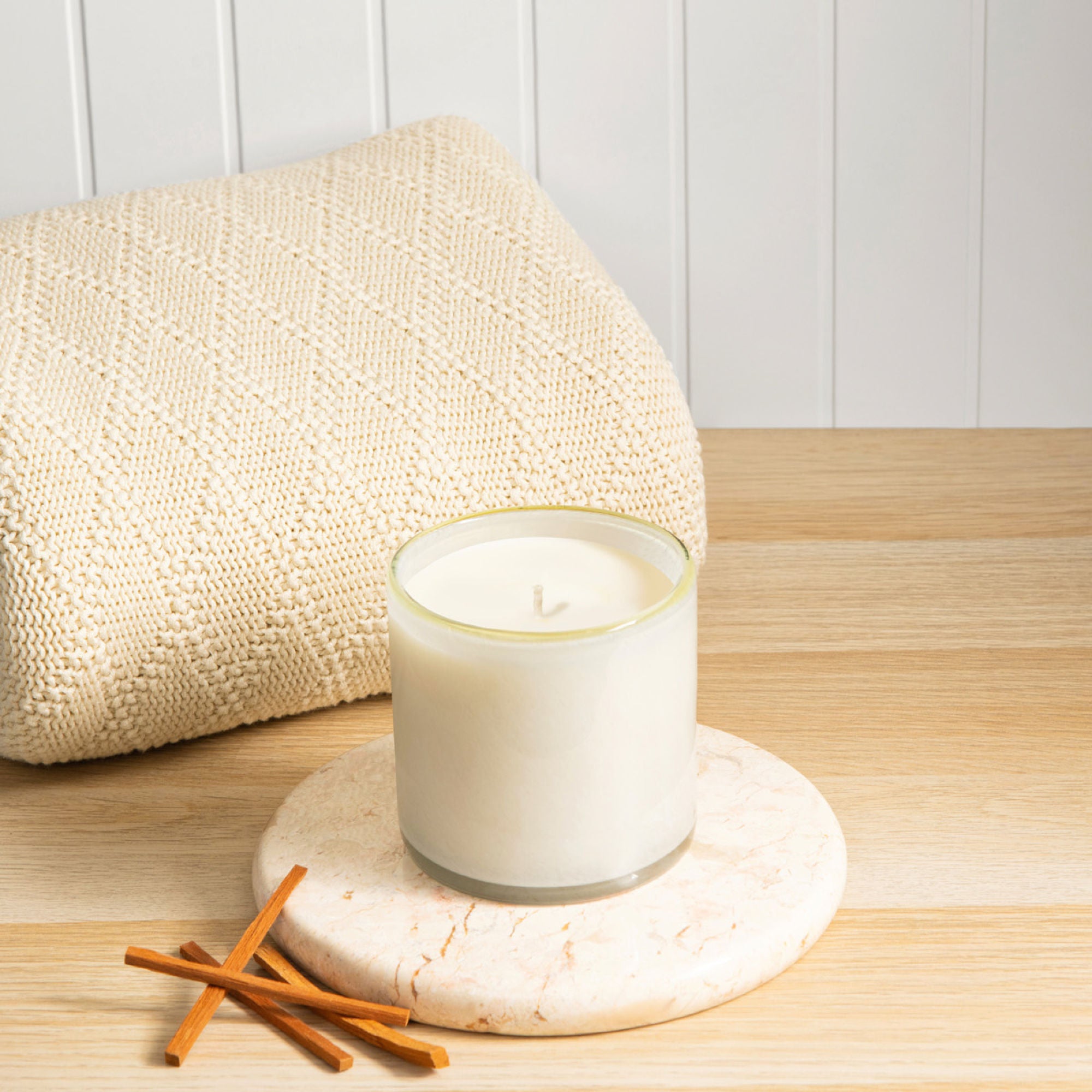 Feu de Bois Scented Candle - Premium Wood Fire Aroma Soy Wax Candle for Home, Relaxation & Romantic Ambiance