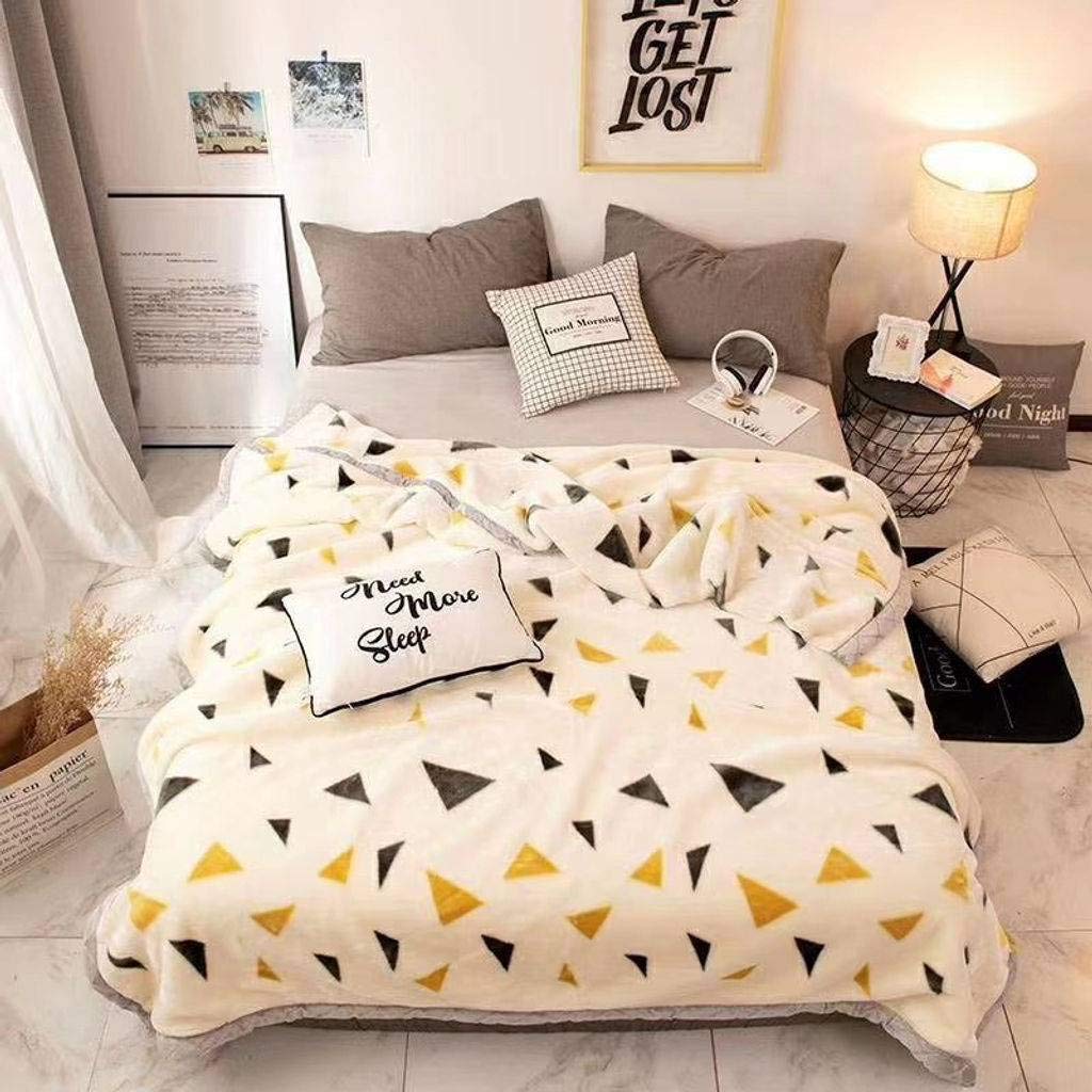 Luxury Velour Bed Throw Blankets - Ultra Soft Fluffy Warm Flannel Bedspread - Velvety Plush Fleece Blanket for Sofa, Bed & Couch (200x230cm/79x91inch) - Perfect for Cozy Nights, Movie Time & Winter Warmth