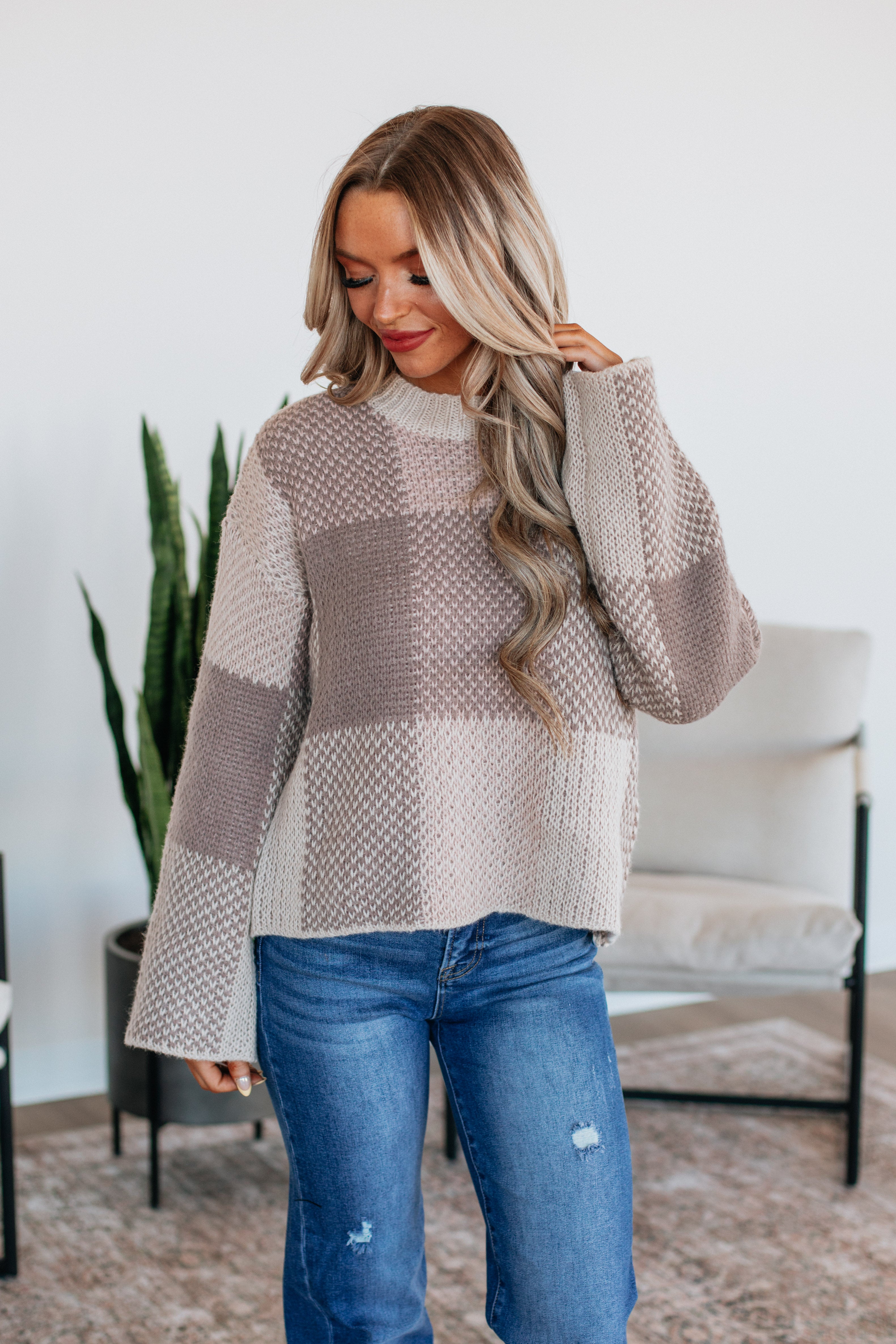 Amabel Checkered Sweater for Women - Soft Knit Pullover with Classic Plaid Pattern - Cozy Winter Fashion for Casual Outings & Office Wear