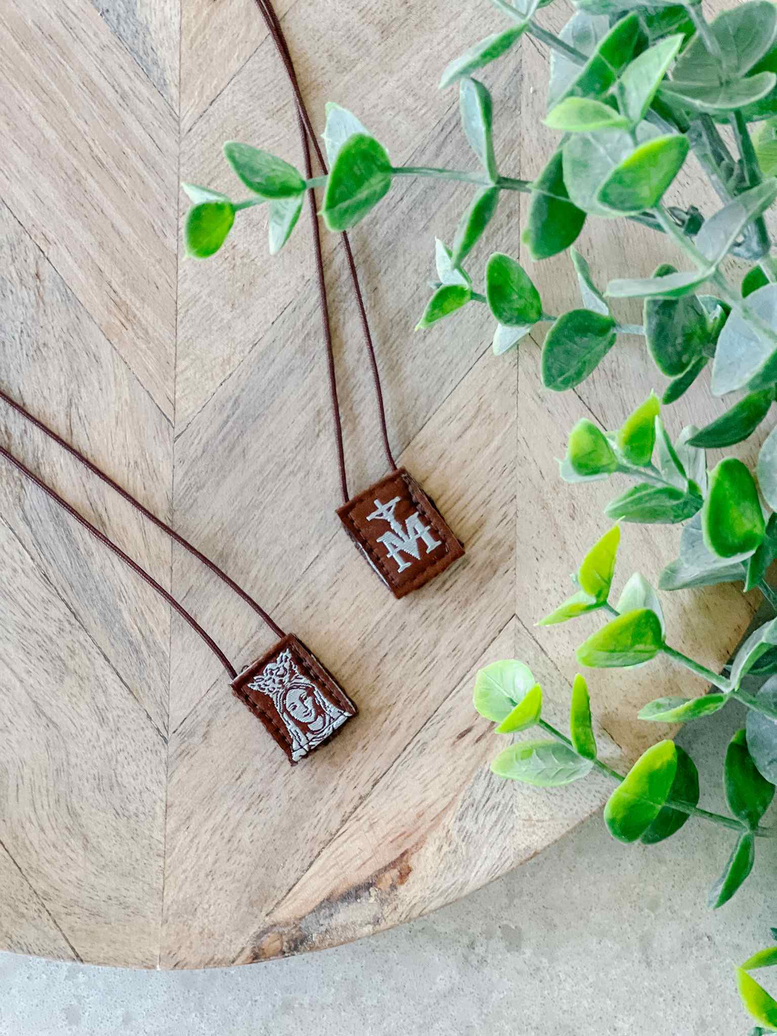 Mini Brown Scapular - Our Lady of Mt. Carmel Religious Necklace, Brown & Cream Catholic Devotional Pendant for Prayer & Protection - Perfect for Daily Wear, Church Services & Spiritual Gifts