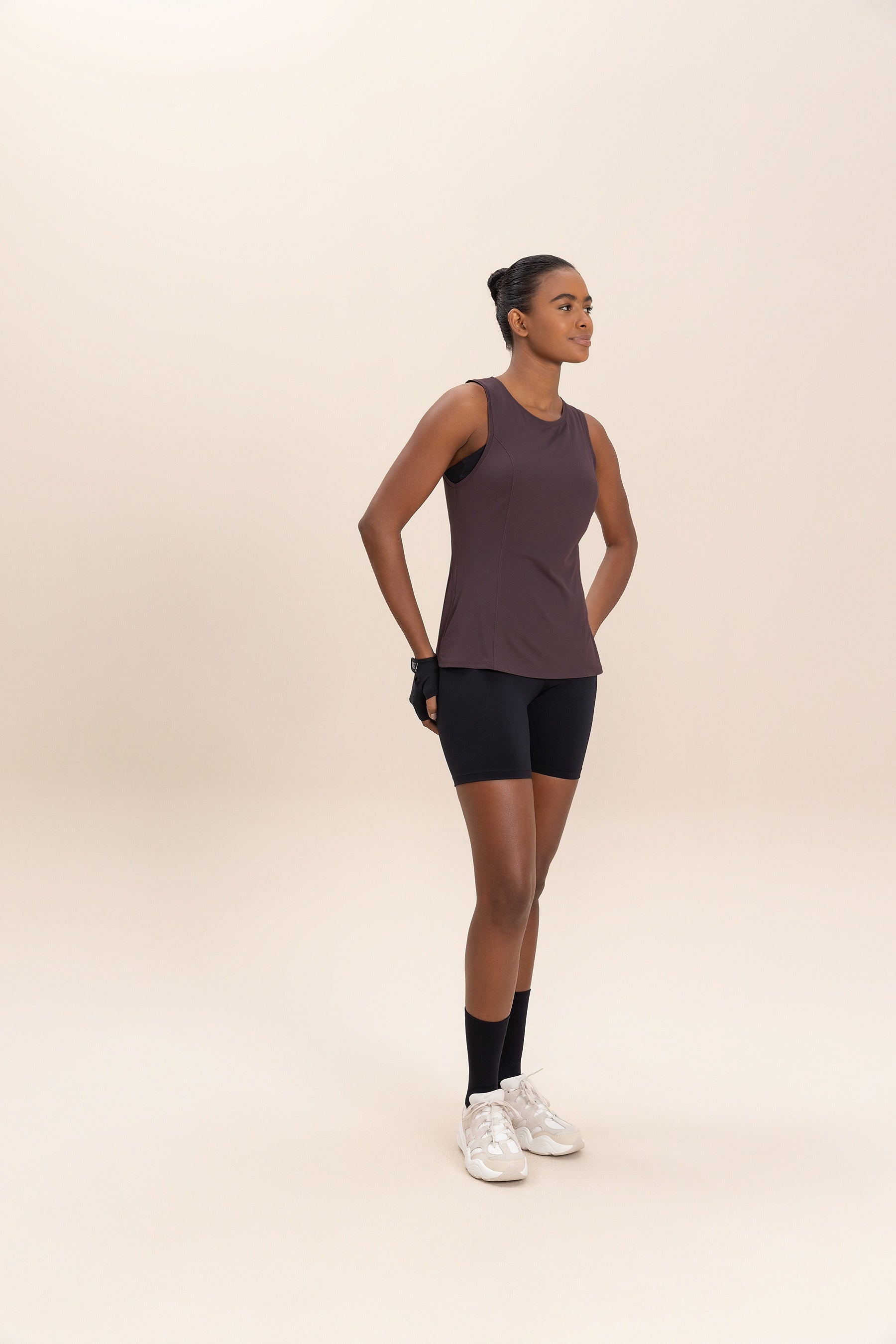 Action Line Tank Top for Women - Comfortable & Stylish Workout Shirt - Perfect for Yoga, Running & Gym