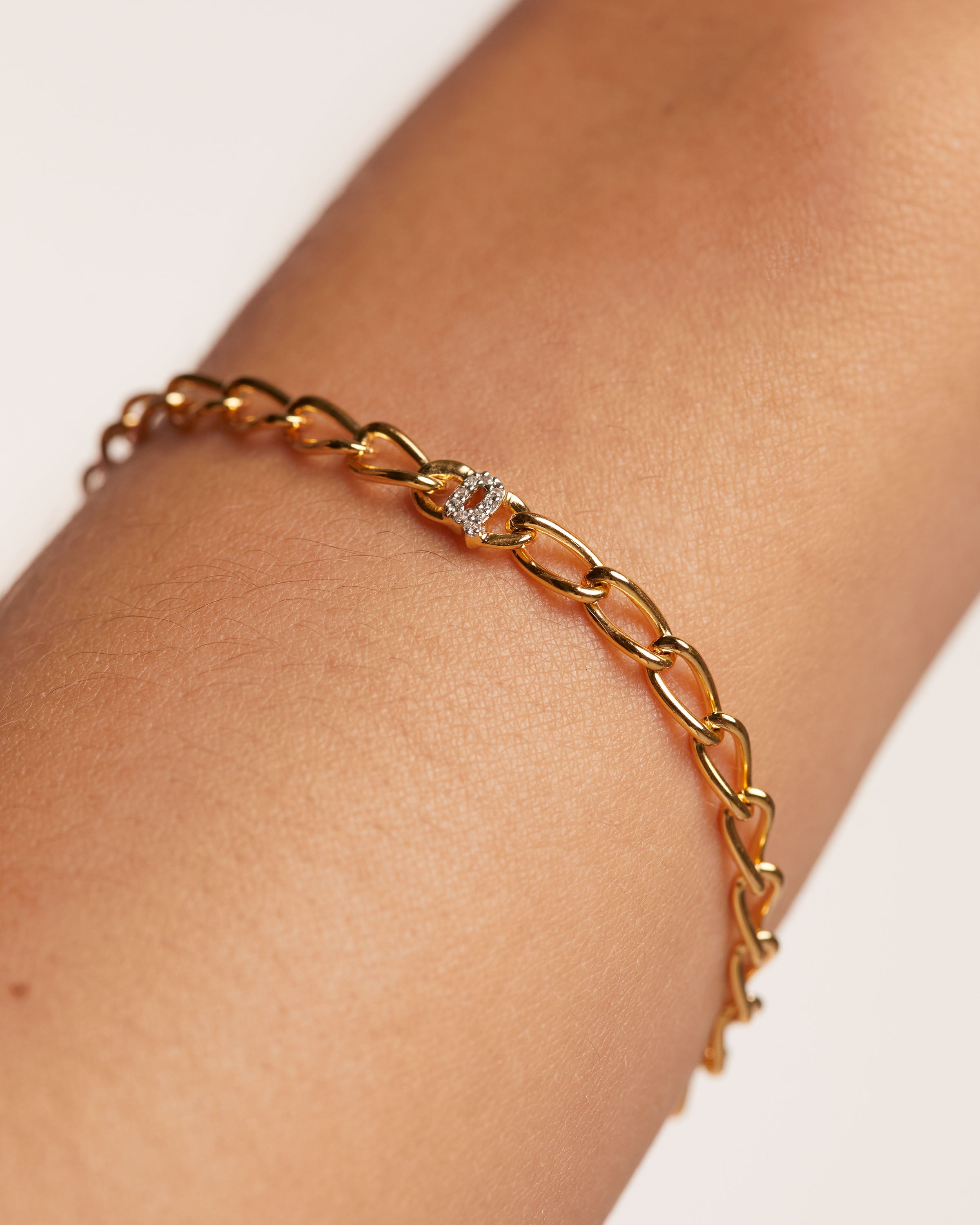 Stylish Letter Q Chain Bracelet for Women - Elegant Initial Jewelry Gift for Her - Perfect for Birthdays, Anniversaries & Everyday Wear