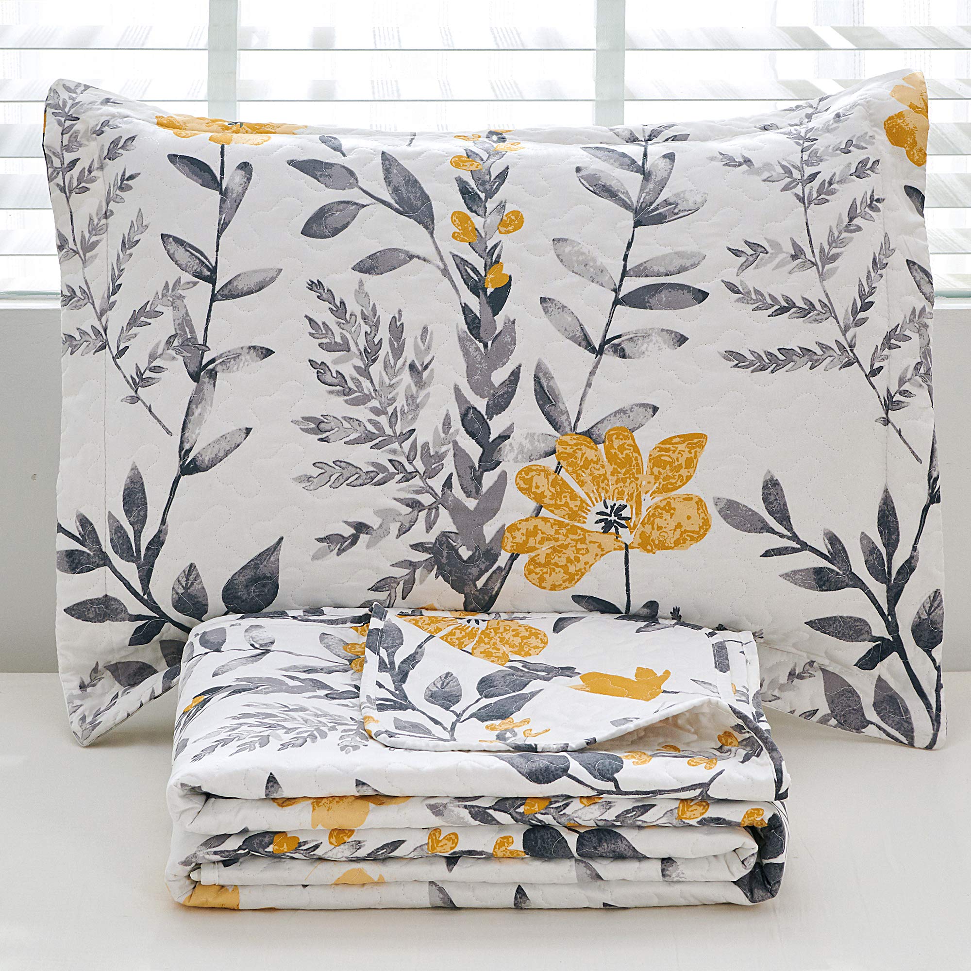 King Size Floral Quilt Set - Lightweight Reversible Bedspread Coverlet with 2 Pillow Shams | Spring Leaves Yellow Flower Design for Bedroom Decor | Perfect for Master Bedroom, Guest Room & Cozy Garden-Themed Spaces