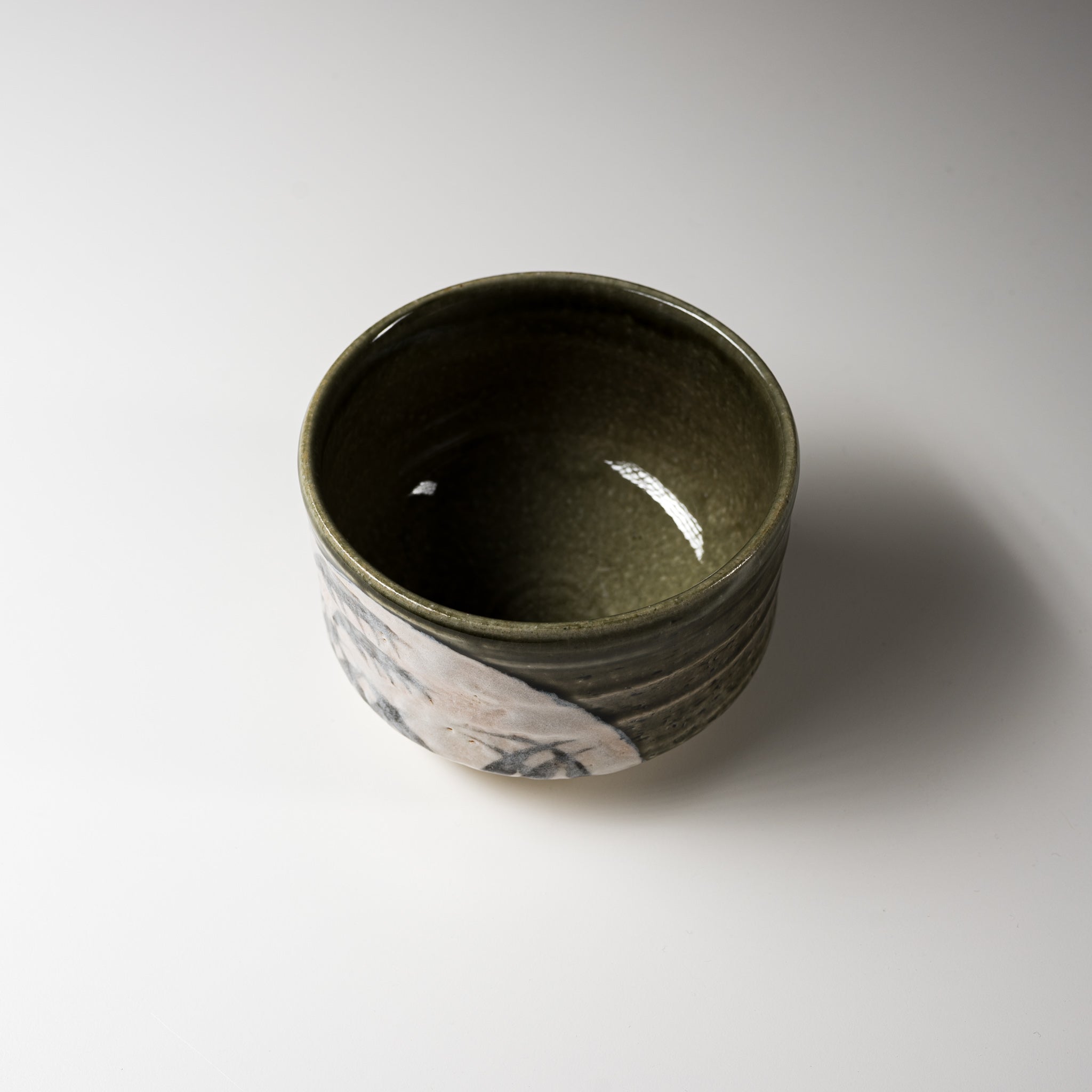 Premium Matcha Bowl - Handcrafted Oribe Ivy Design Ceramic Tea Cup for Japanese Tea Ceremony | Traditional Green Tea Drinking & Zen Meditation Accessory