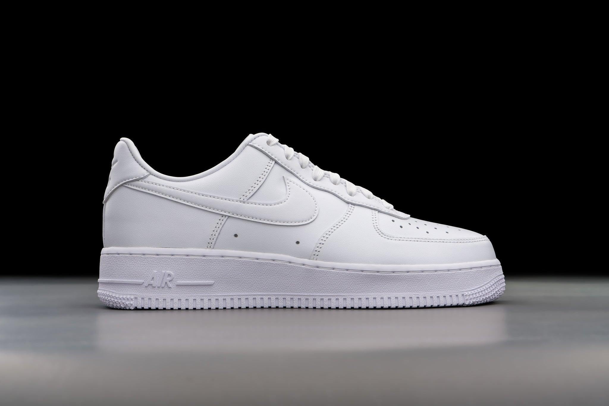 Nike Men's Air Force 1 Sneakers - White Low-Top Basketball Shoes for Men - Comfortable Athletic Casual Wear for Gym, Street Style & Everyday Outfits