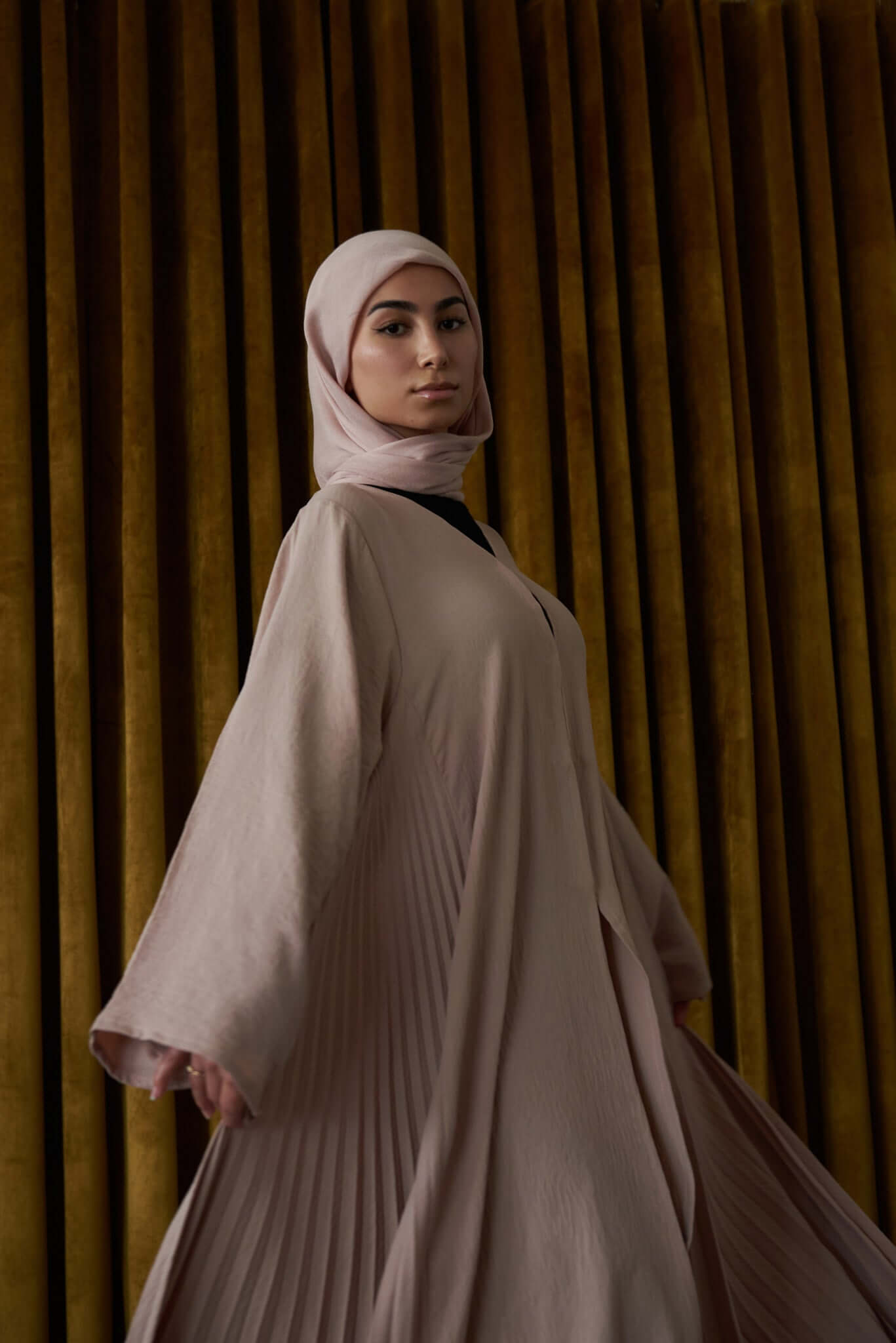 Elegant Rose Pleated Abaya Dress for Women - Modest Islamic Fashion for Prayer, Eid, and Special Occasions