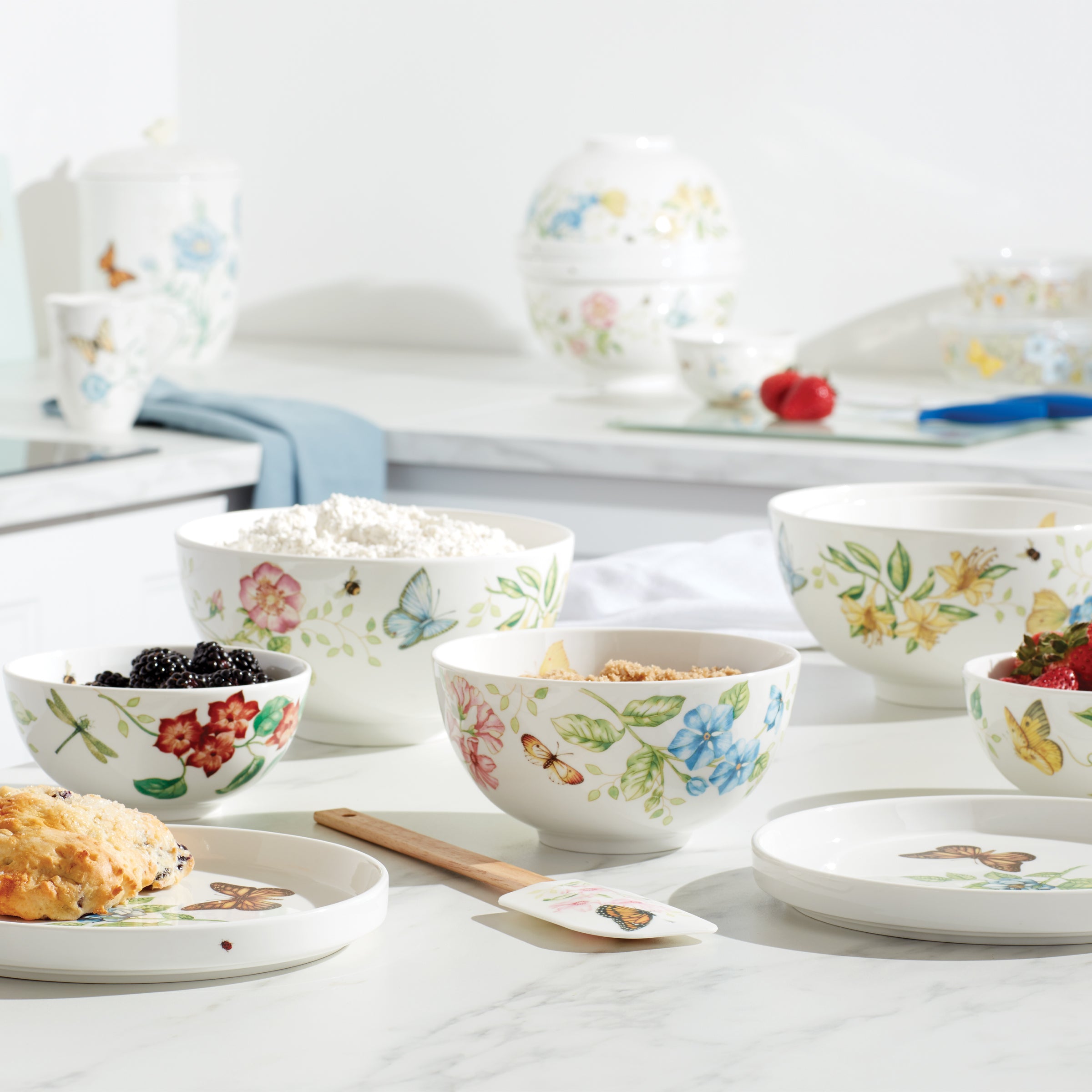Butterfly Meadow 8-Piece Dinnerware Set - Elegant Porcelain Plates & Bowls for Everyday Dining, Dinner Parties & Home Decor