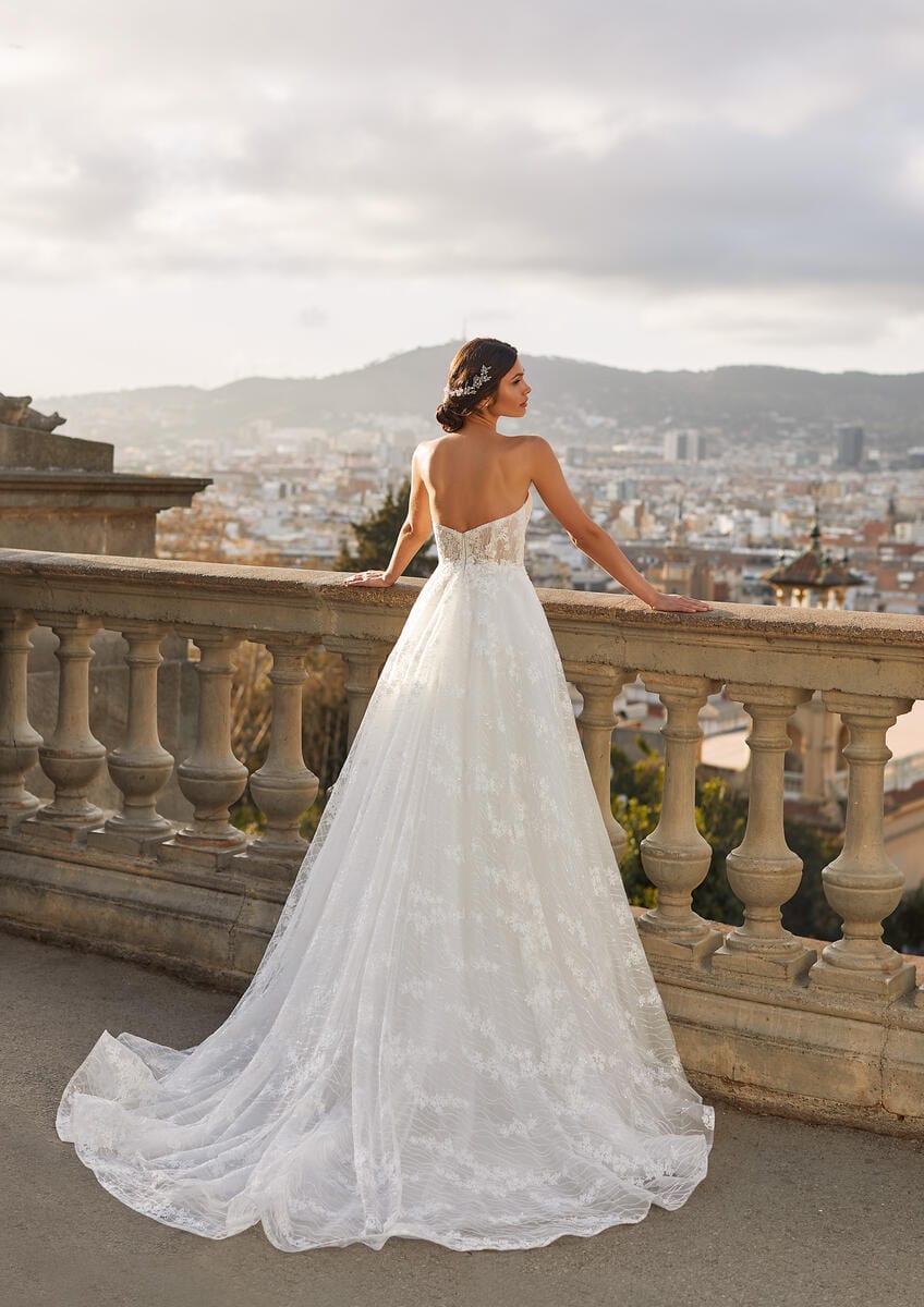 Atelier Pronovias Sue Wedding Dress Size 10 - Elegant Bridal Gown for Church Ceremony & Reception