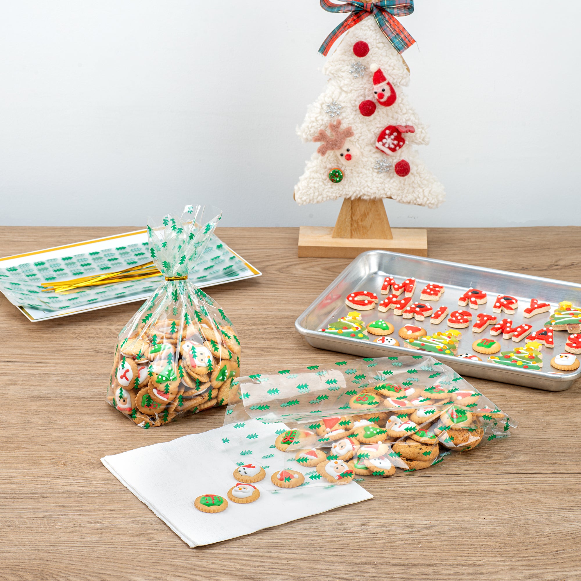 Plastic Candy Bags for Christmas Trees - 5 x 3 x 11 Inches Gusseted Treat Bags (4000 Count Bulk Box) - Perfect for Holiday Candy Packaging, Party Favors & Gift Wrapping