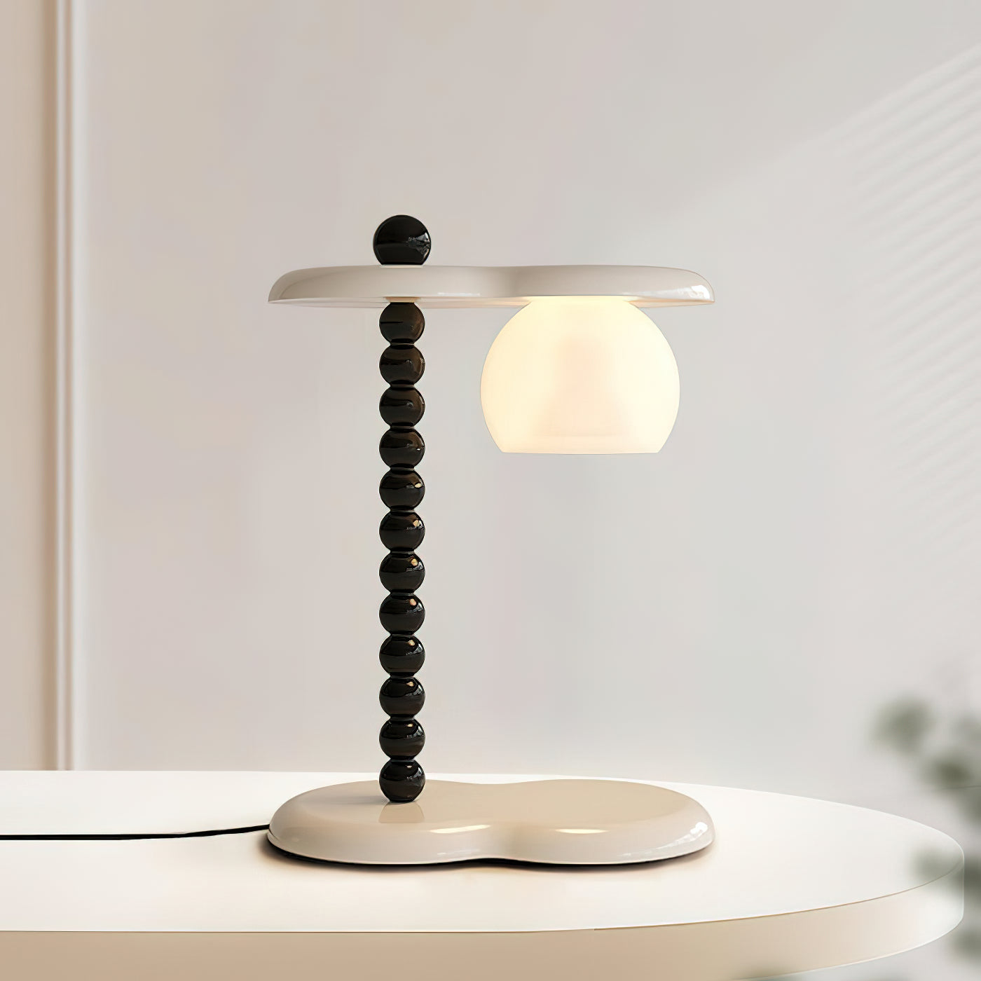 Everalda Modern Table Lamp - Stylish Bedside & Desk Lighting for Home & Office - Perfect for Reading, Working & Decorating